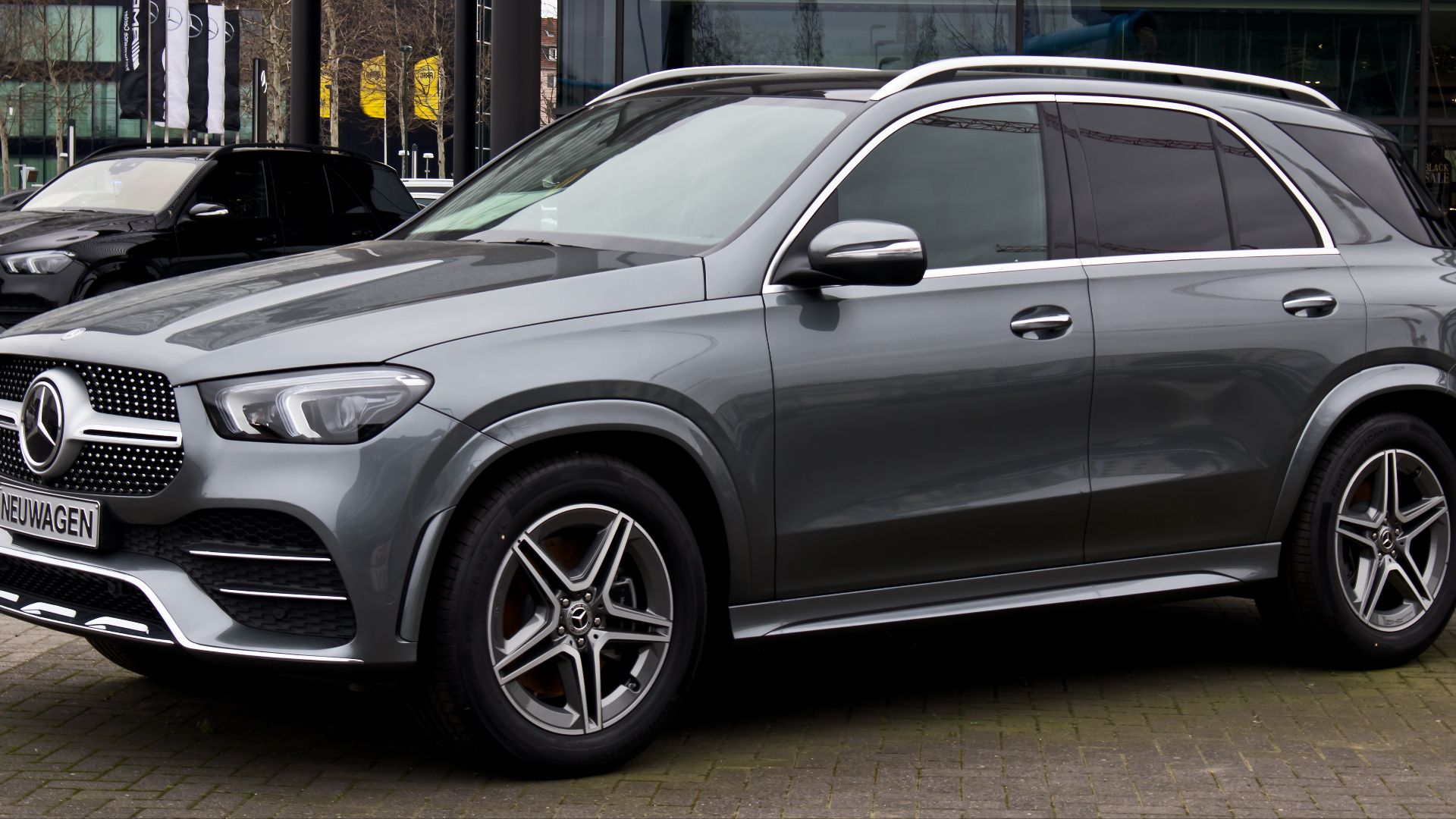 File:Mercedes-Benz GLE 350 d 4MATIC AMG Line (V 167) – f 09022020.jpg