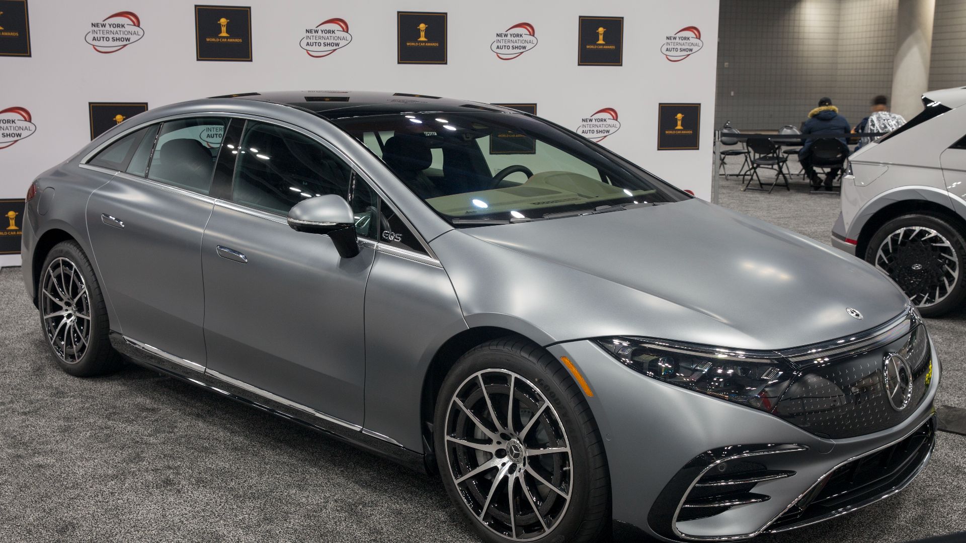 File:2022 Mercedes-Benz EQS at NYIAS 2022, front right.jpg