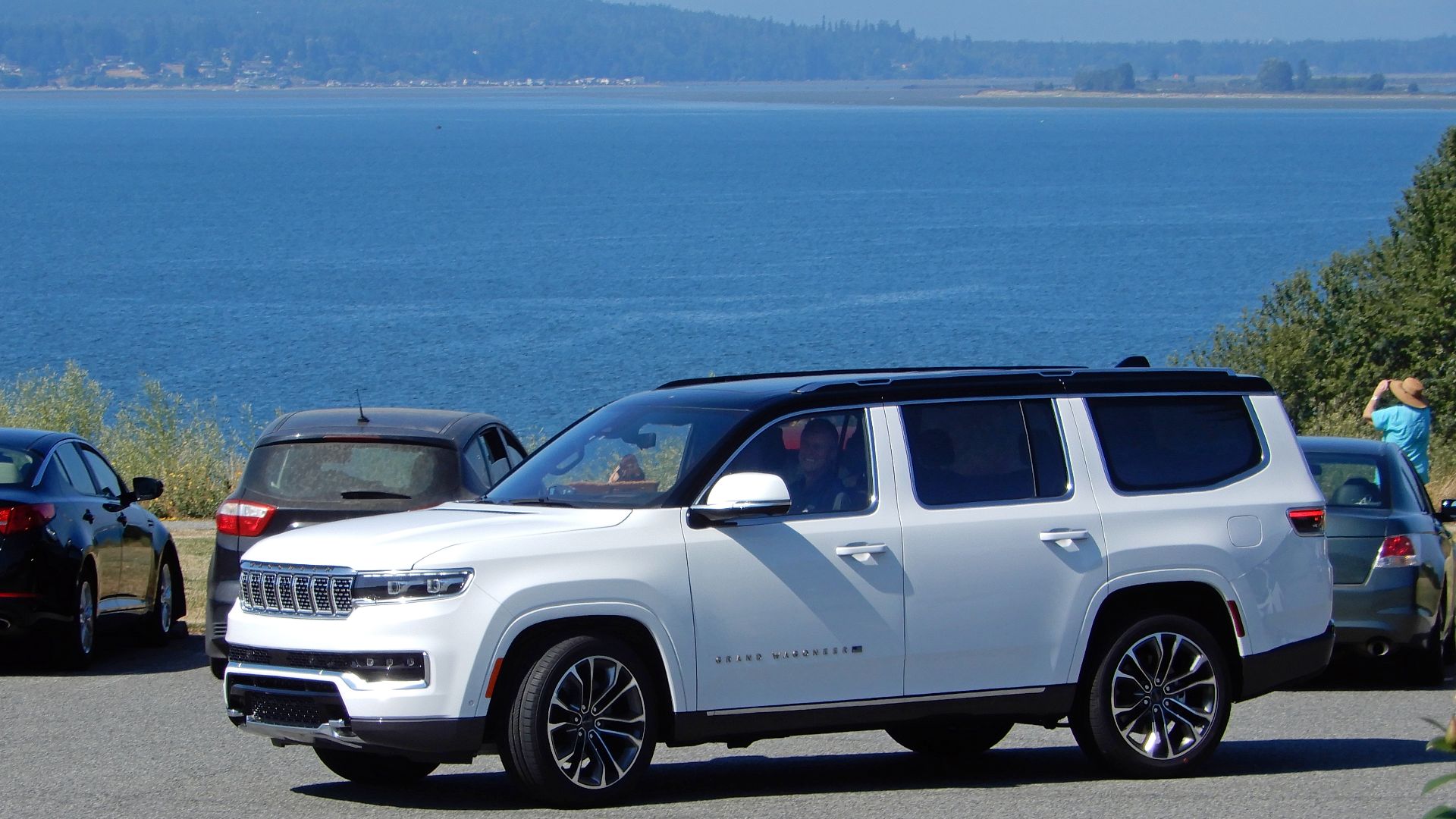 File:2022 Jeep Grand Wagoneer (United States) front view.jpg