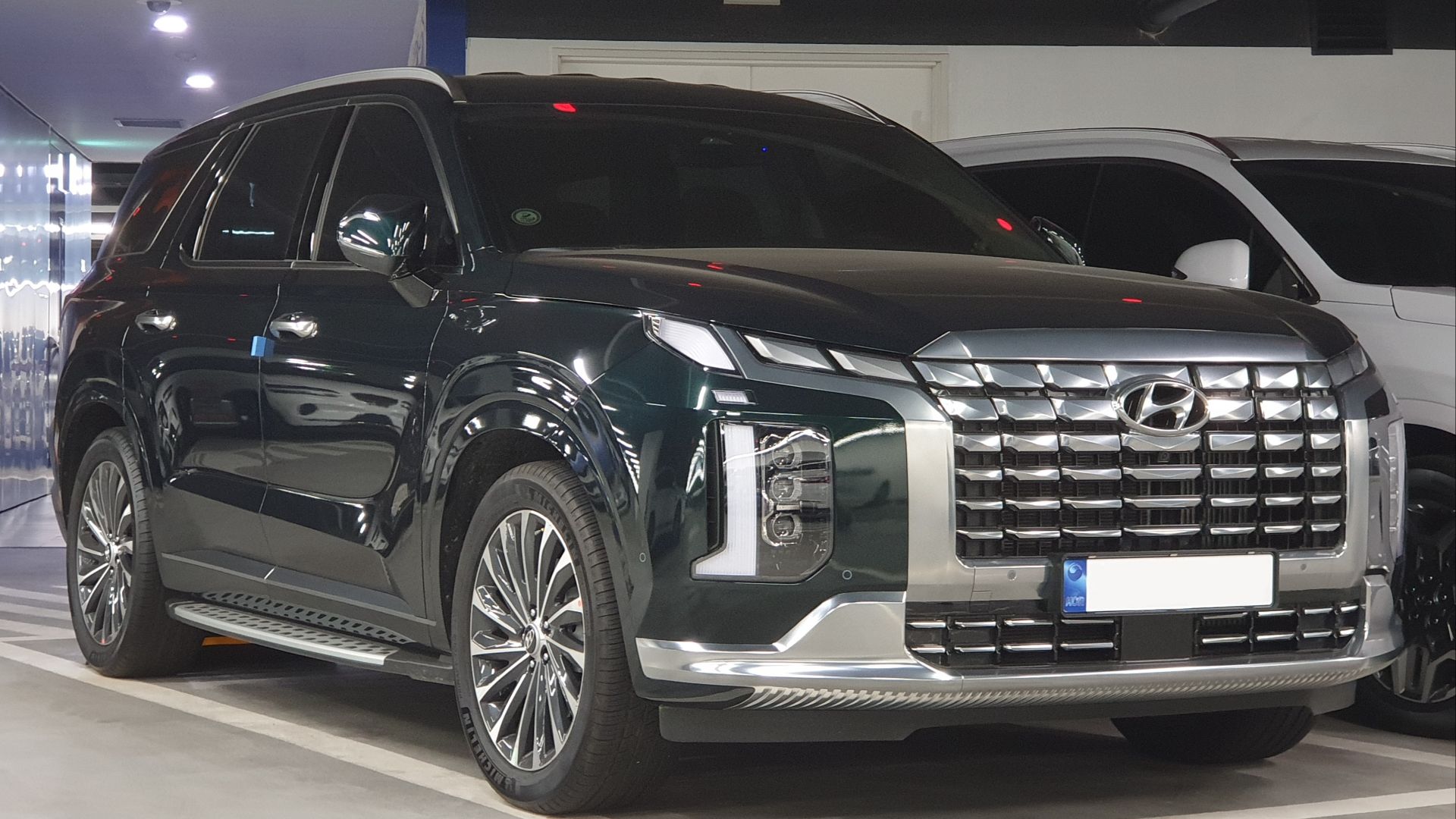 File:Hyundai Palisade Calligraphy LX2 PE Robust Emerald Green (04).jpg
