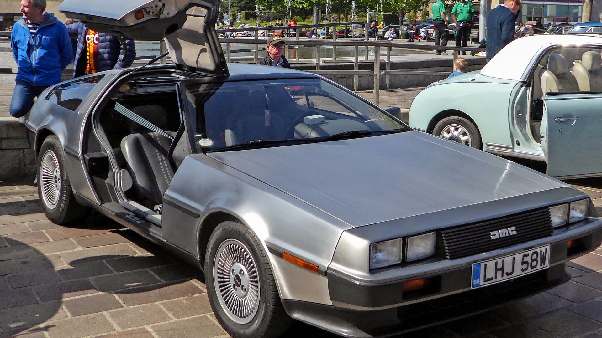 File:DeLorean DMC 12 (1981).jpg