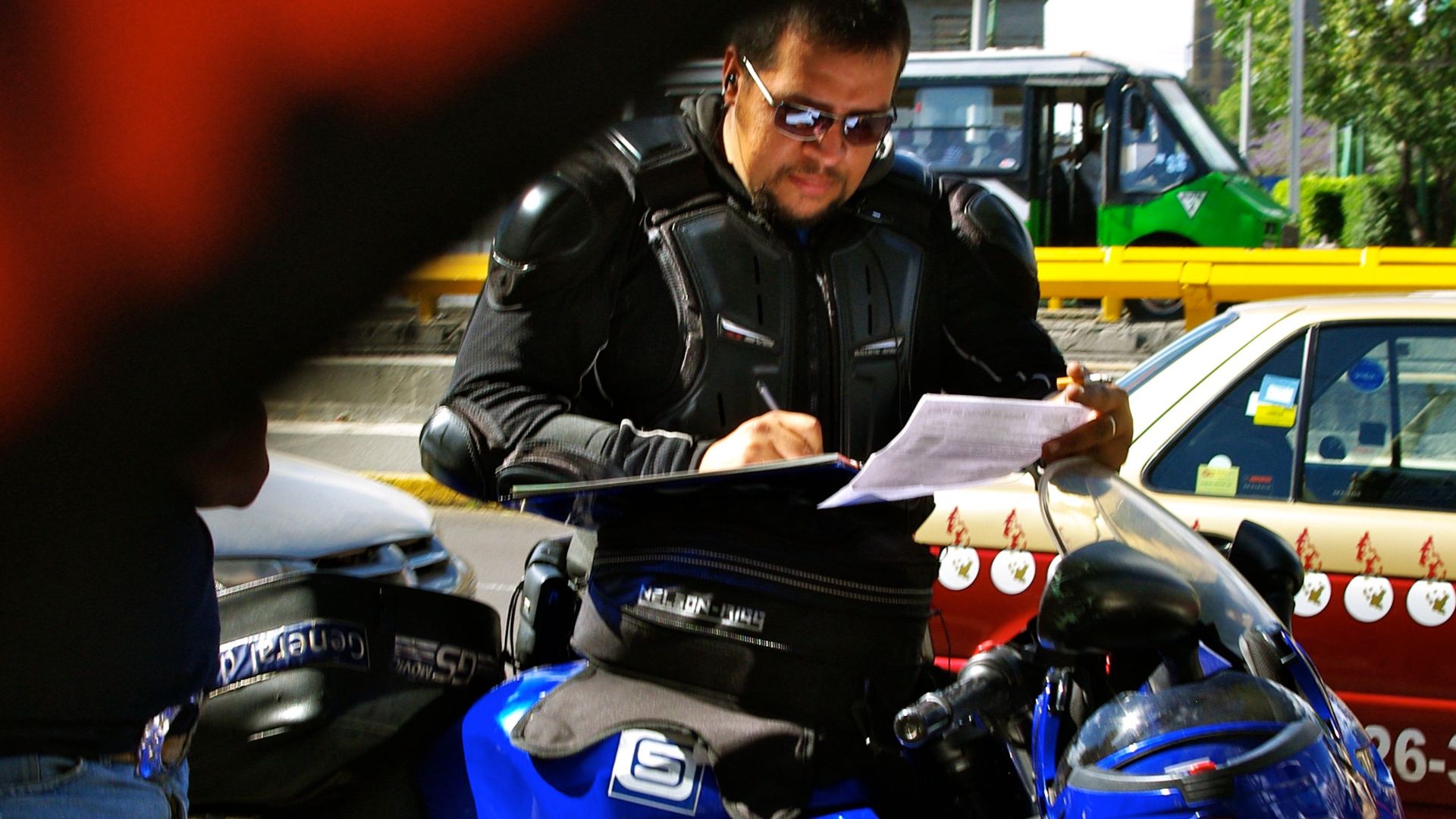 File:Mexico City motorcycle police officer writing a ticket.jpg