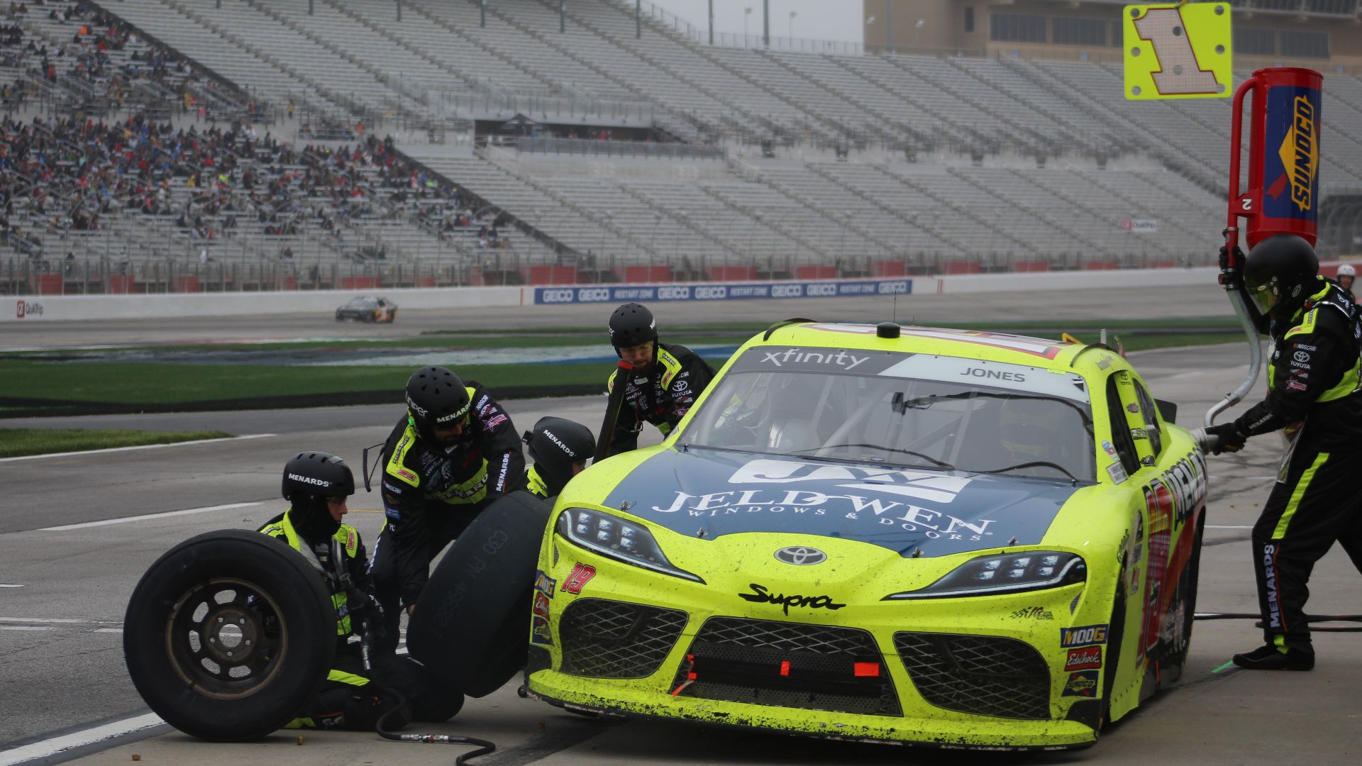 File:Brandon jones pit stop (40258226653).jpg