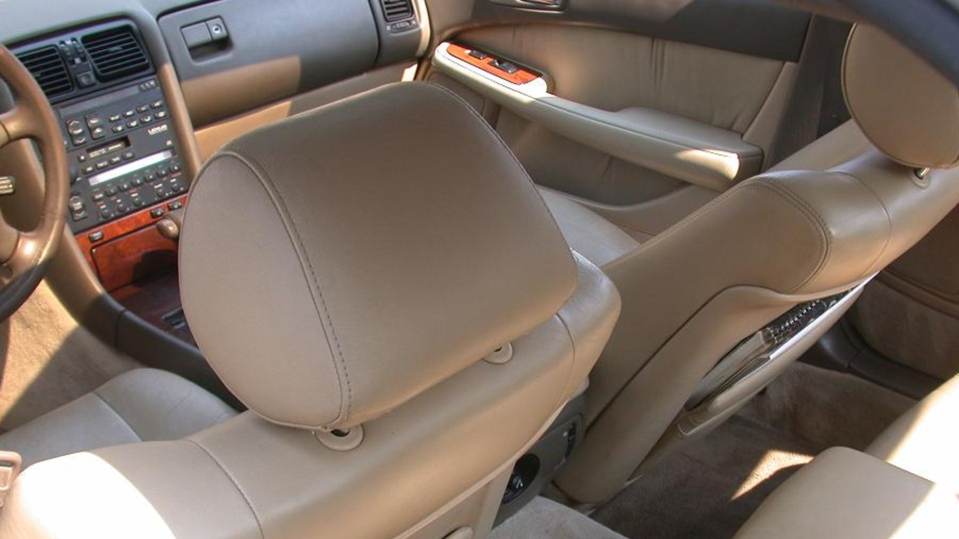 File:Lexus LS400 interior view.jpg