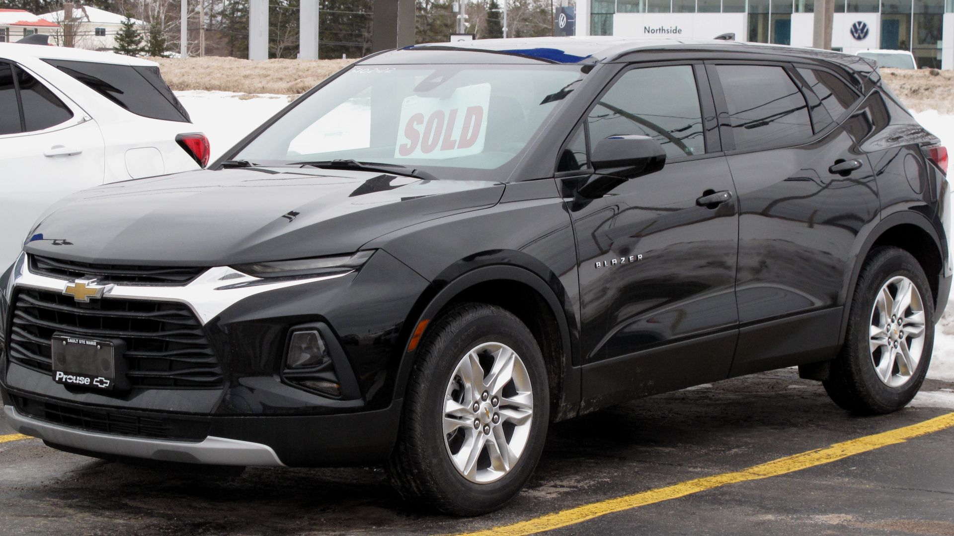 File:2022 Chevrolet Blazer LT AWD in Black, Front Left, 12-25-2021.jpg
