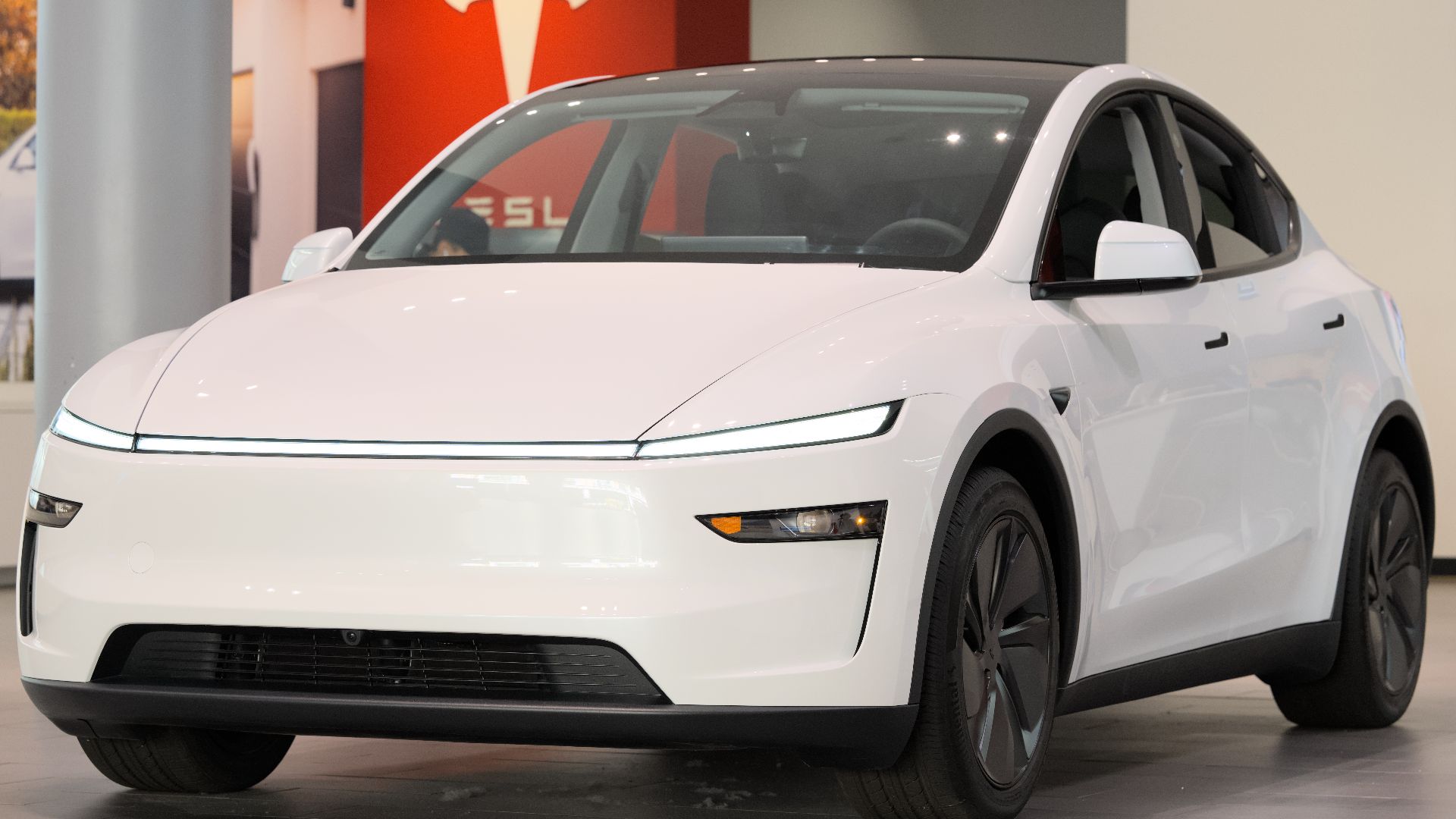 File:Tesla Model Y 2025 at Santana Row dllu 02.jpg