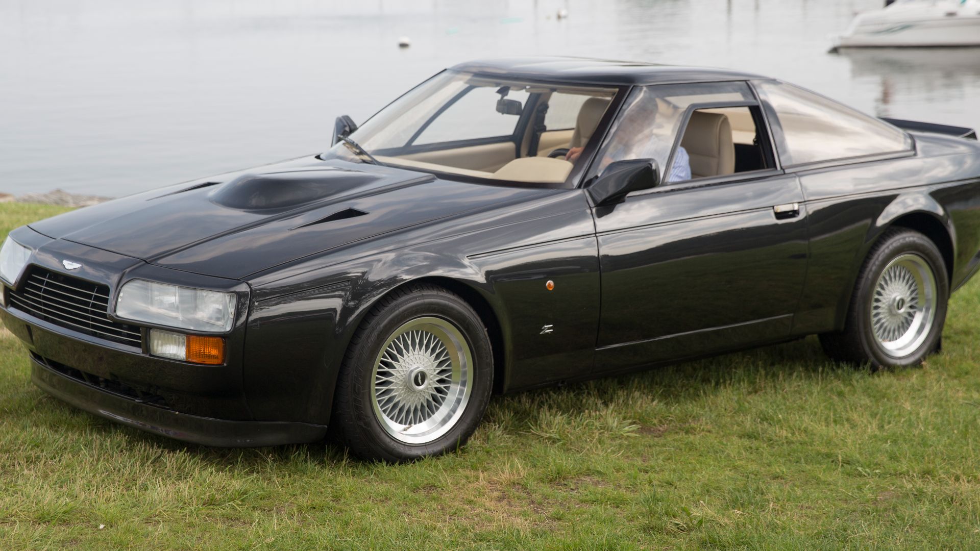 File:1987 and 1991 Aston Martin V8 Vantage Zagato 20043, front left (Greenwich 2019).jpg