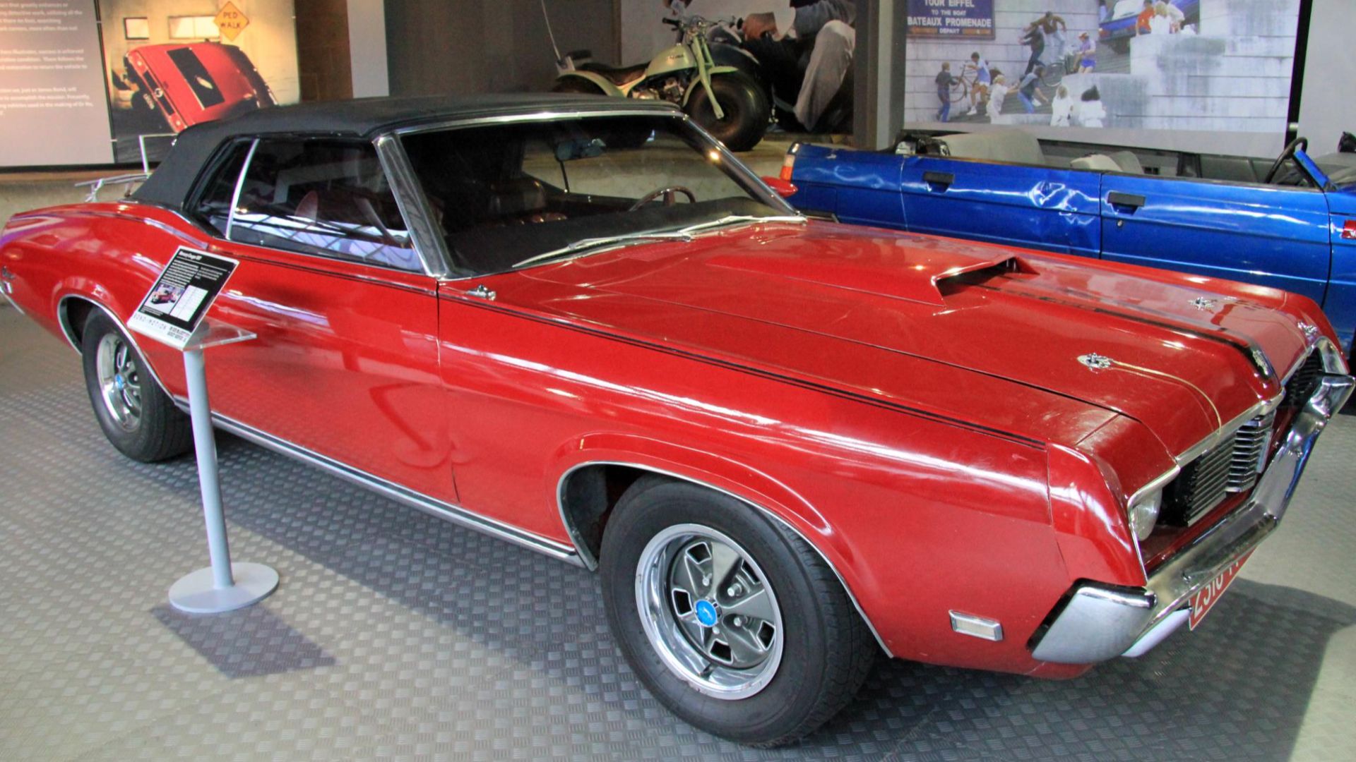 File:Mercury Cougar XR7 (On Her Majesty's Secret Service) front-right National Motor Museum, Beaulieu.jpg