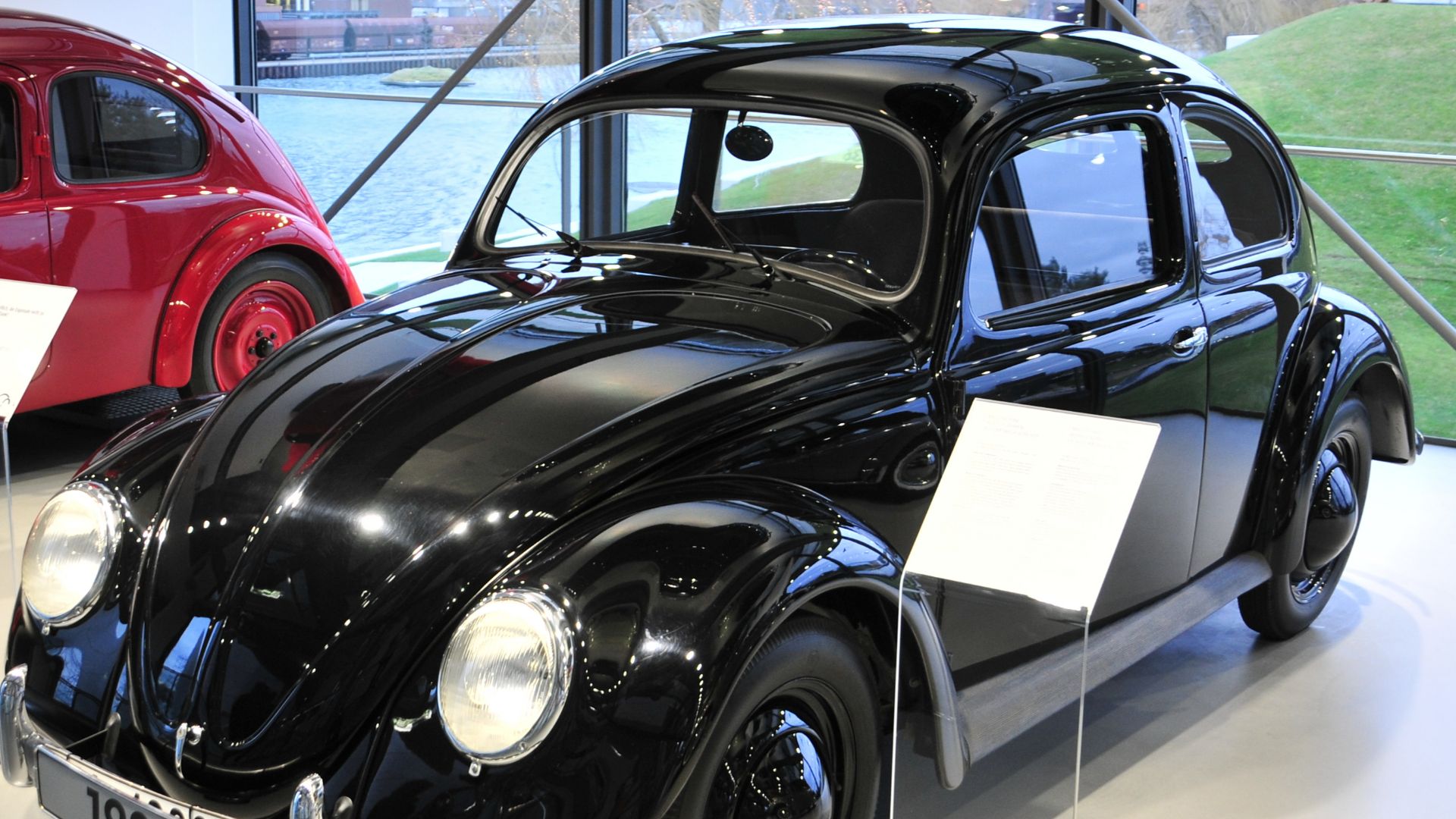 File:Volkswagen Beetle 1938 in Autostadt Wolfsburg-12-01-03-by-RalfR-48.jpg