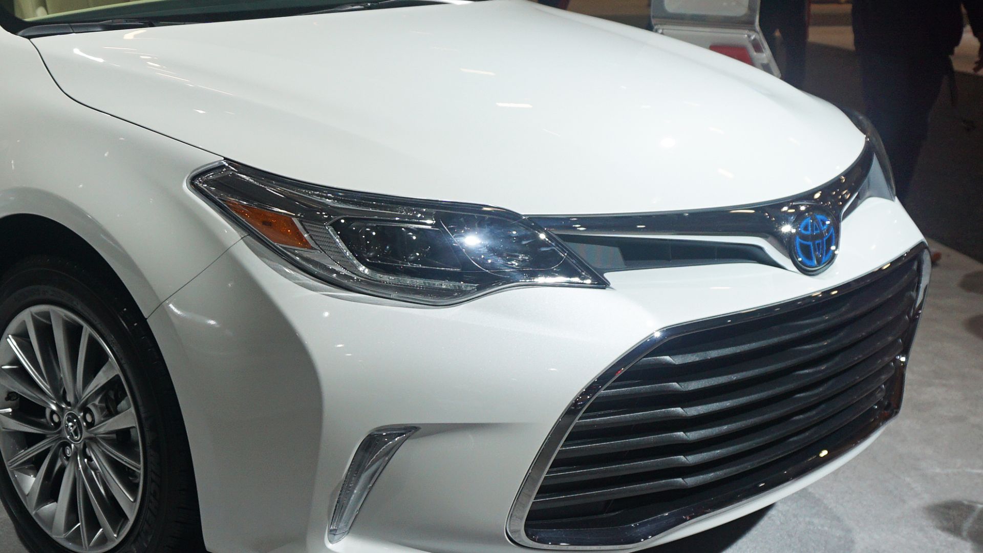 File:Toyota Avalon Hybrid WAS 2017 1693.jpg