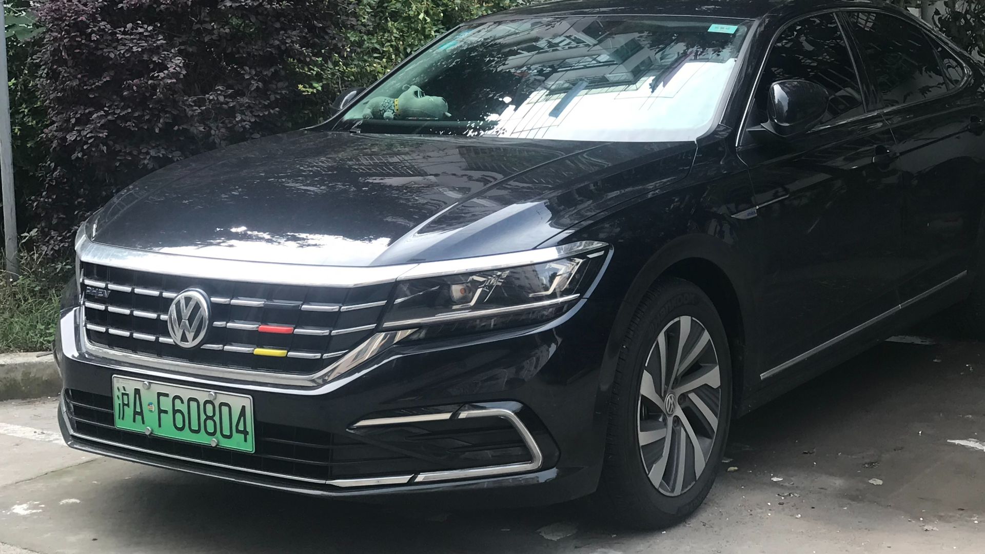 File:Volkswagen Passat PHEV 001.jpg