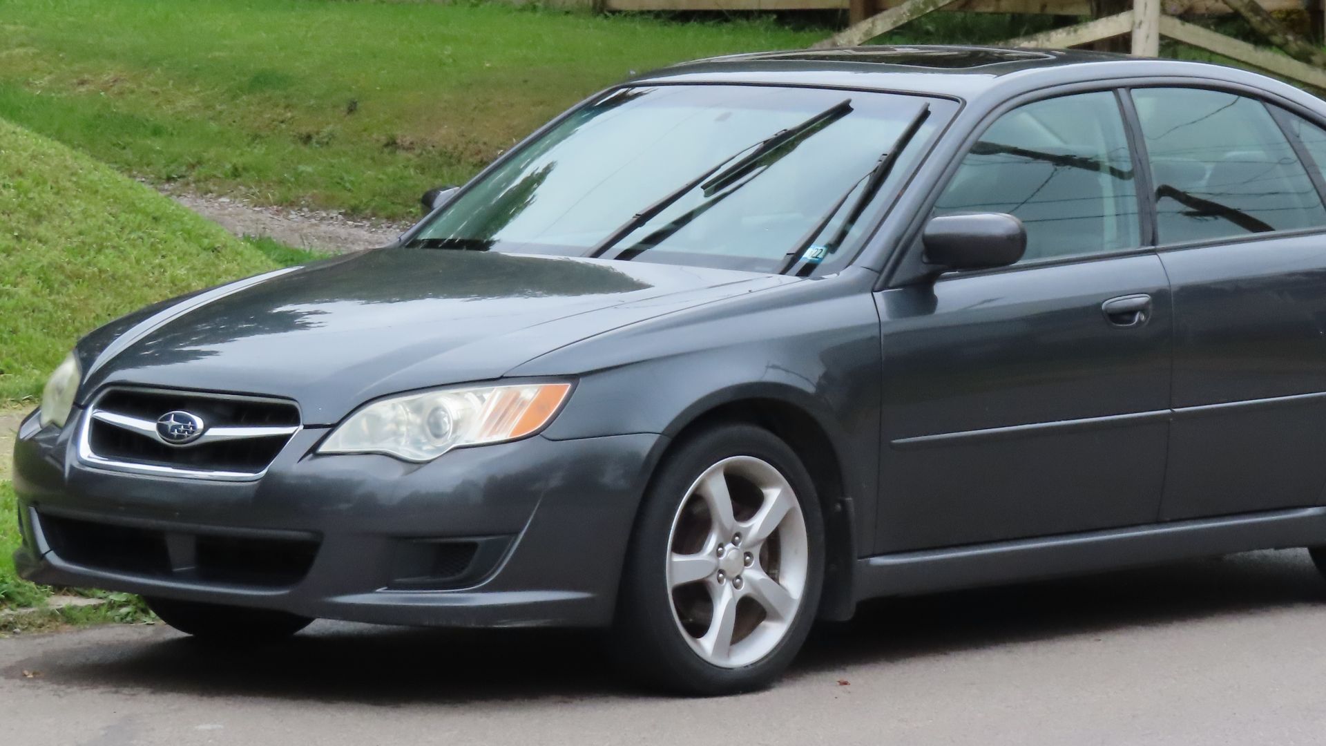 File:2009 Subaru Legacy 2.5i, front left, 09-11-2022.jpg