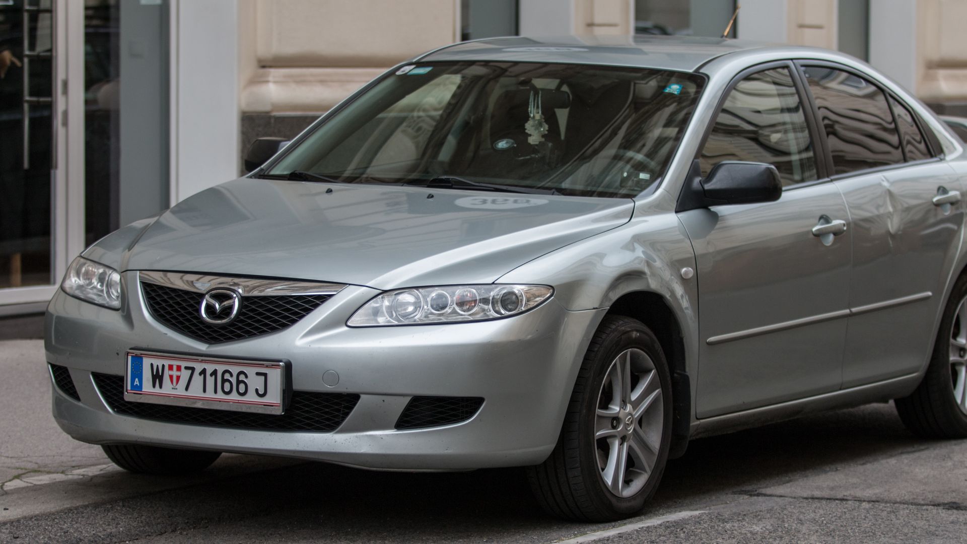 File:Mazda 6 GG Hatchback (2002–2005) Wien 26 July 2020 JM.jpg