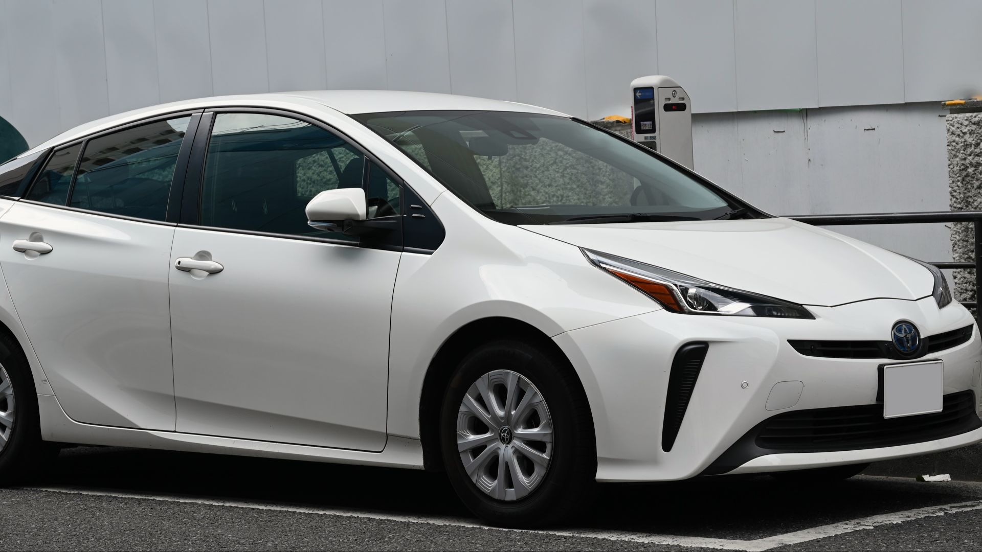 File:2018-2023 Toyota Prius.jpg