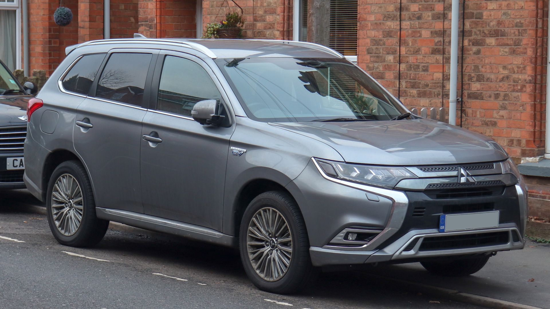 File:2018 Mitsubishi Outlander PHEV 4h CVT 2.4 Front (2).jpg