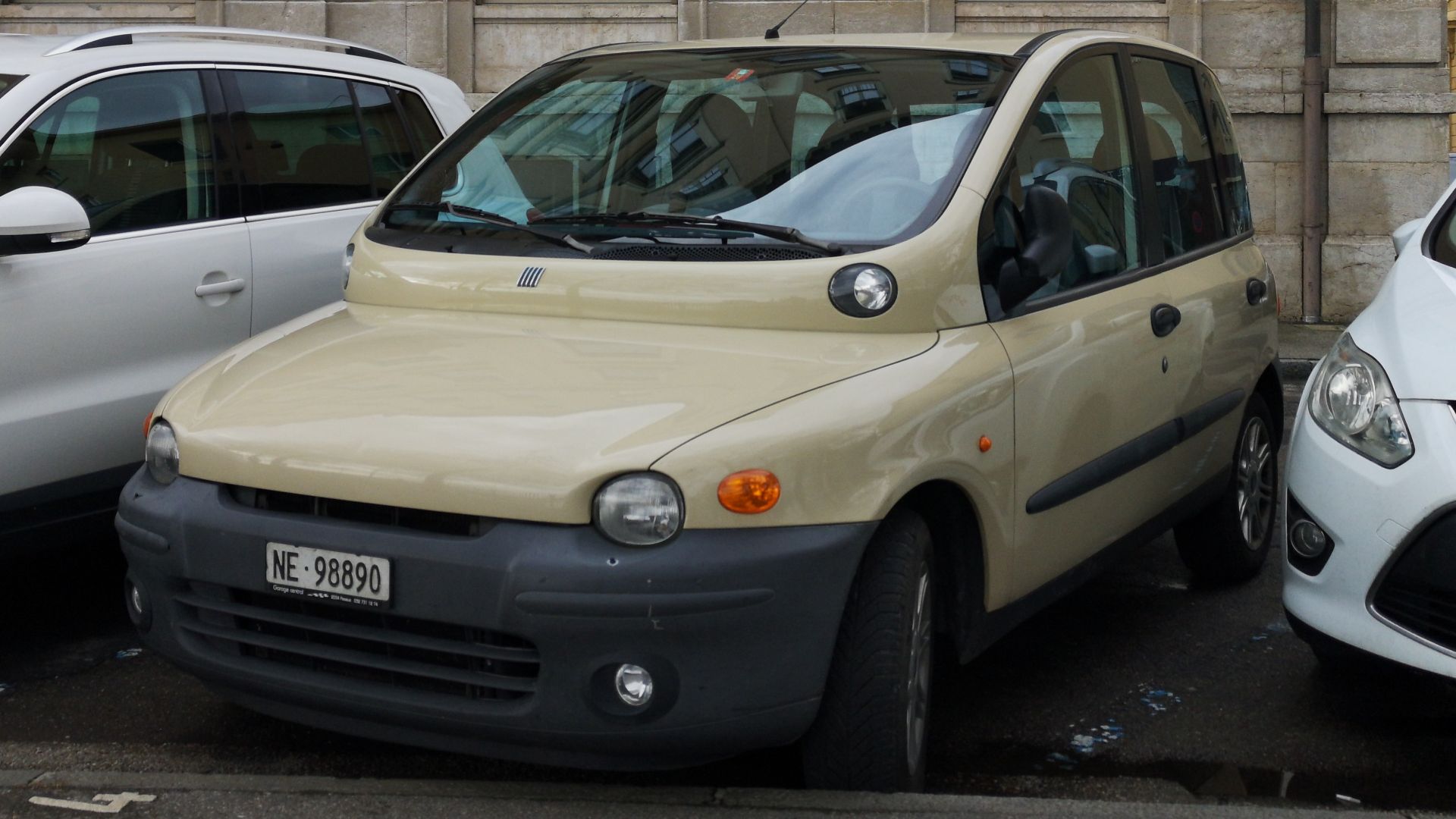 File:Fiat Multipla (1998-2001) front.jpg