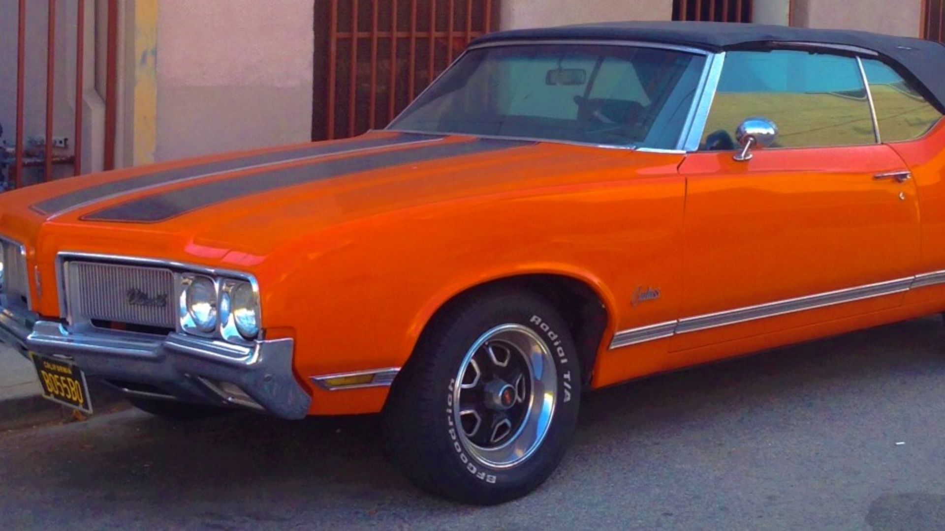 File:Orange Oldsmobile Cutlass 20170714.jpg