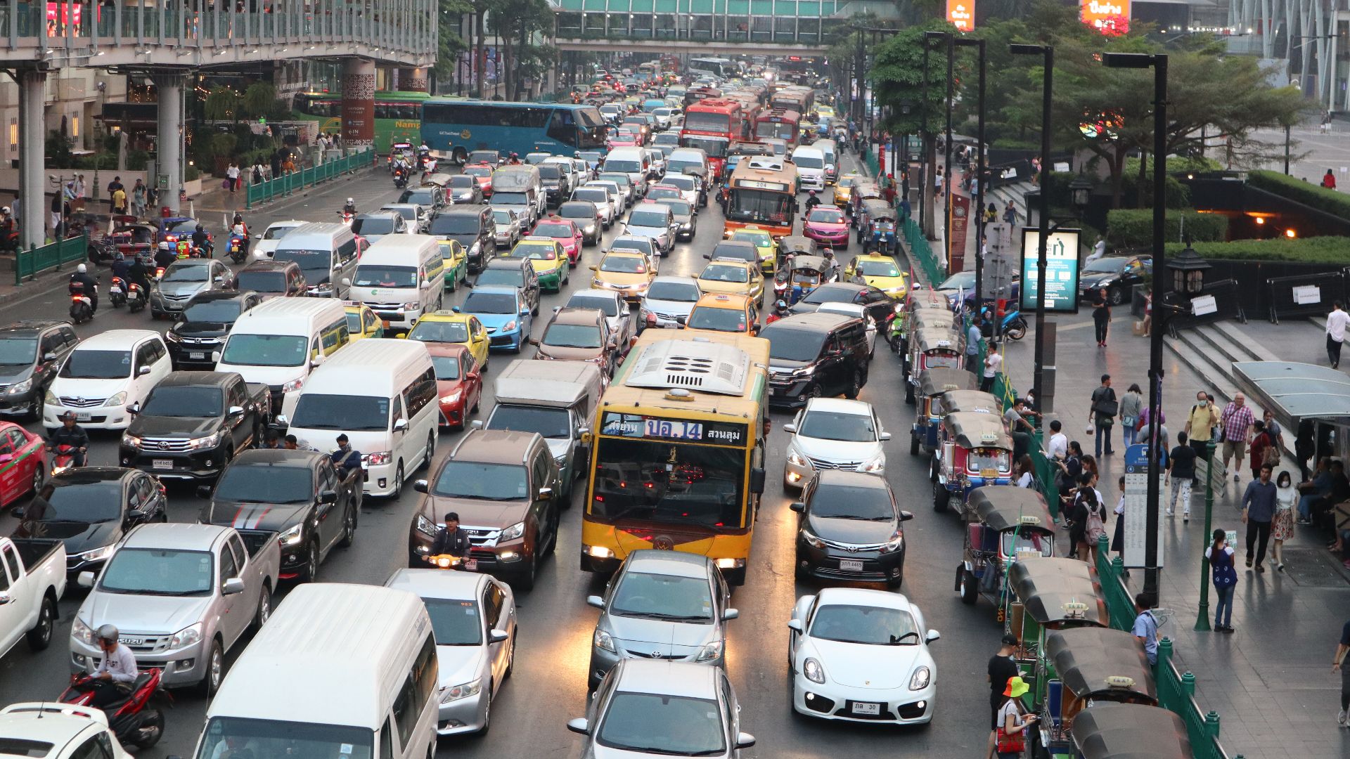 File:Bangkok downtown traffic.jpg