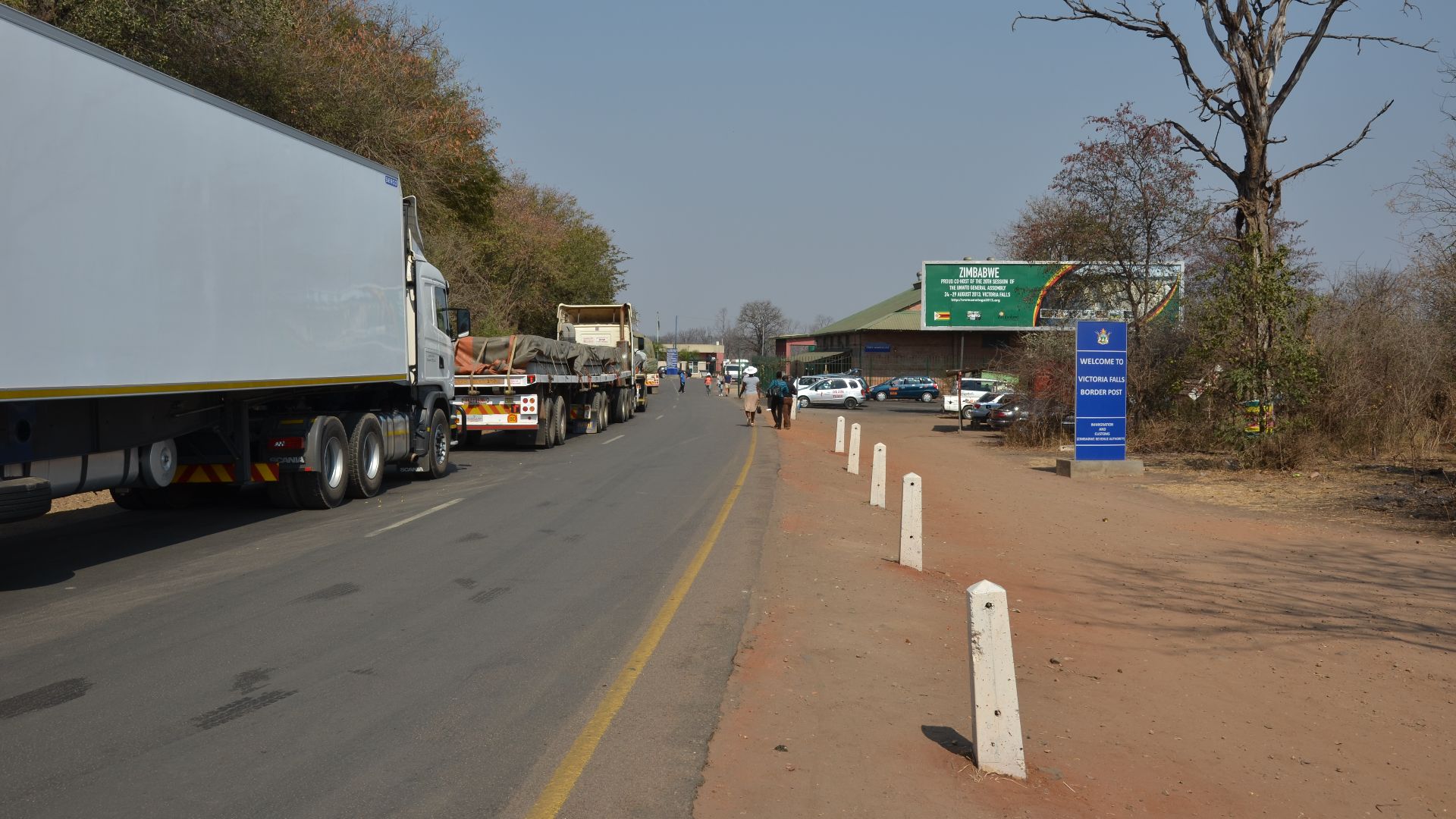 File:Hranice Zimbabwe - Zambie ve Victoria Falls - Zimbabwe - panoramio.jpg