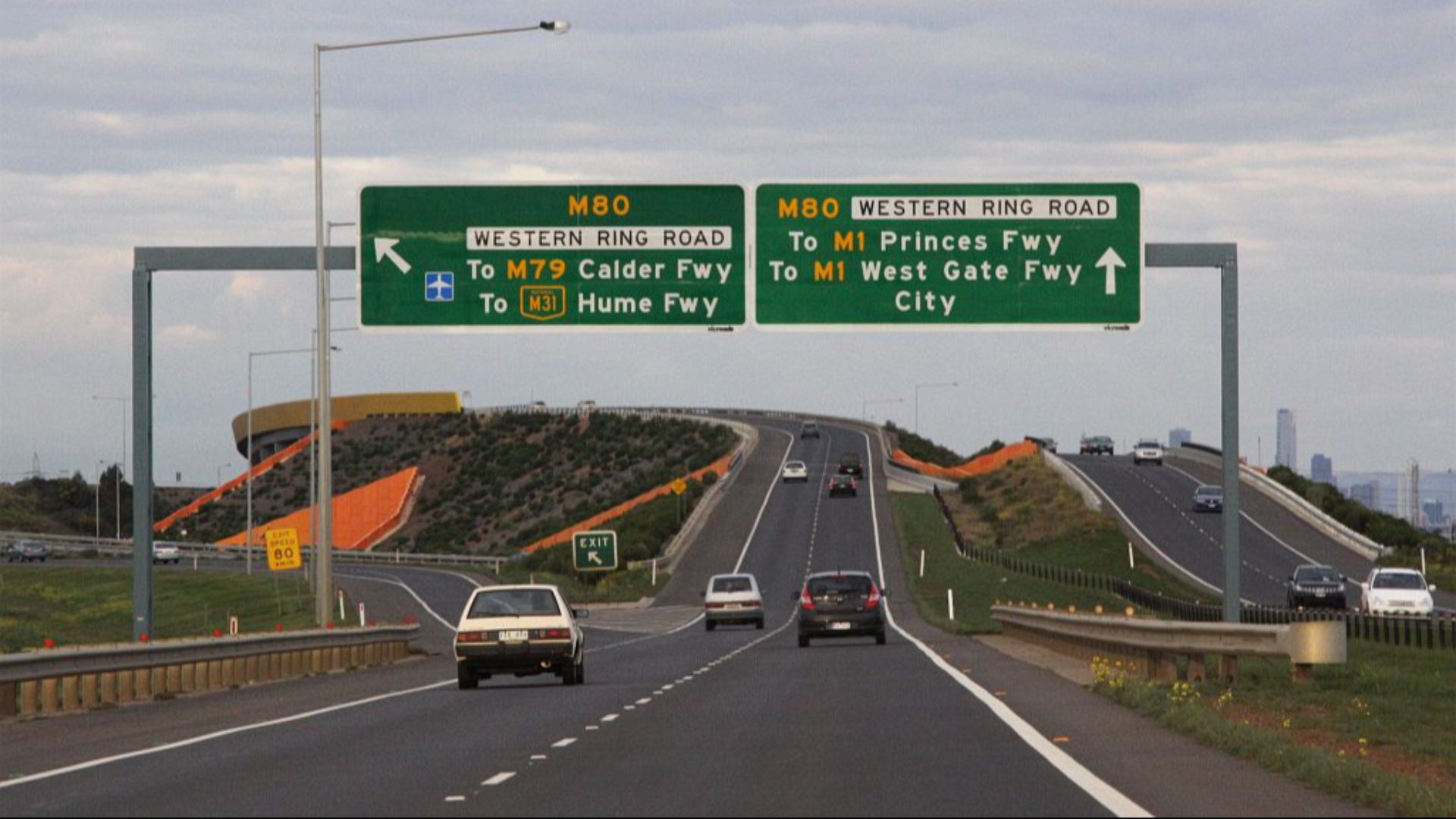 File:Deer Park Bypass eastbound at Western Ring Road.jpg