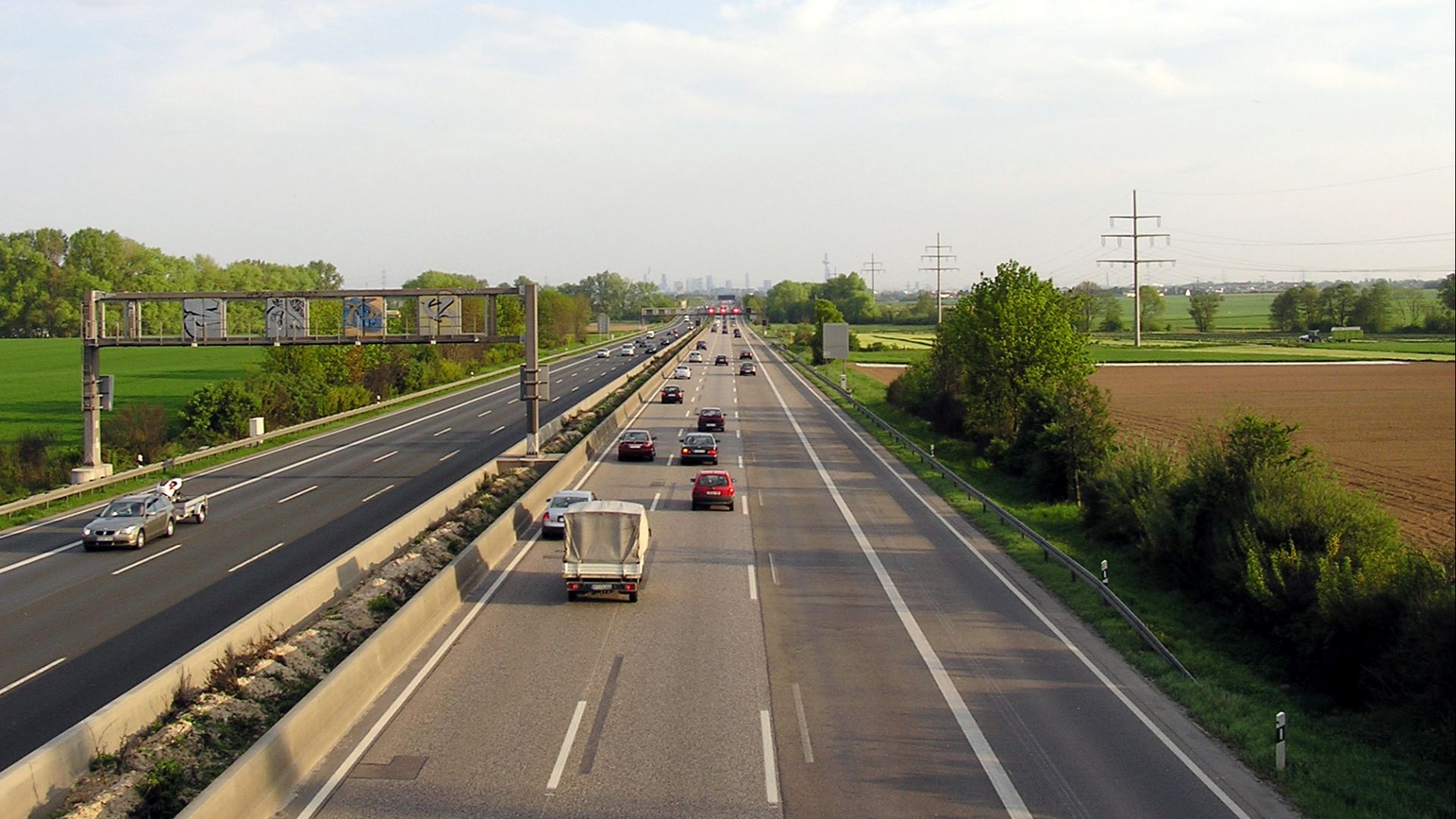 File:Bundesautobahn 5-FFM.jpg