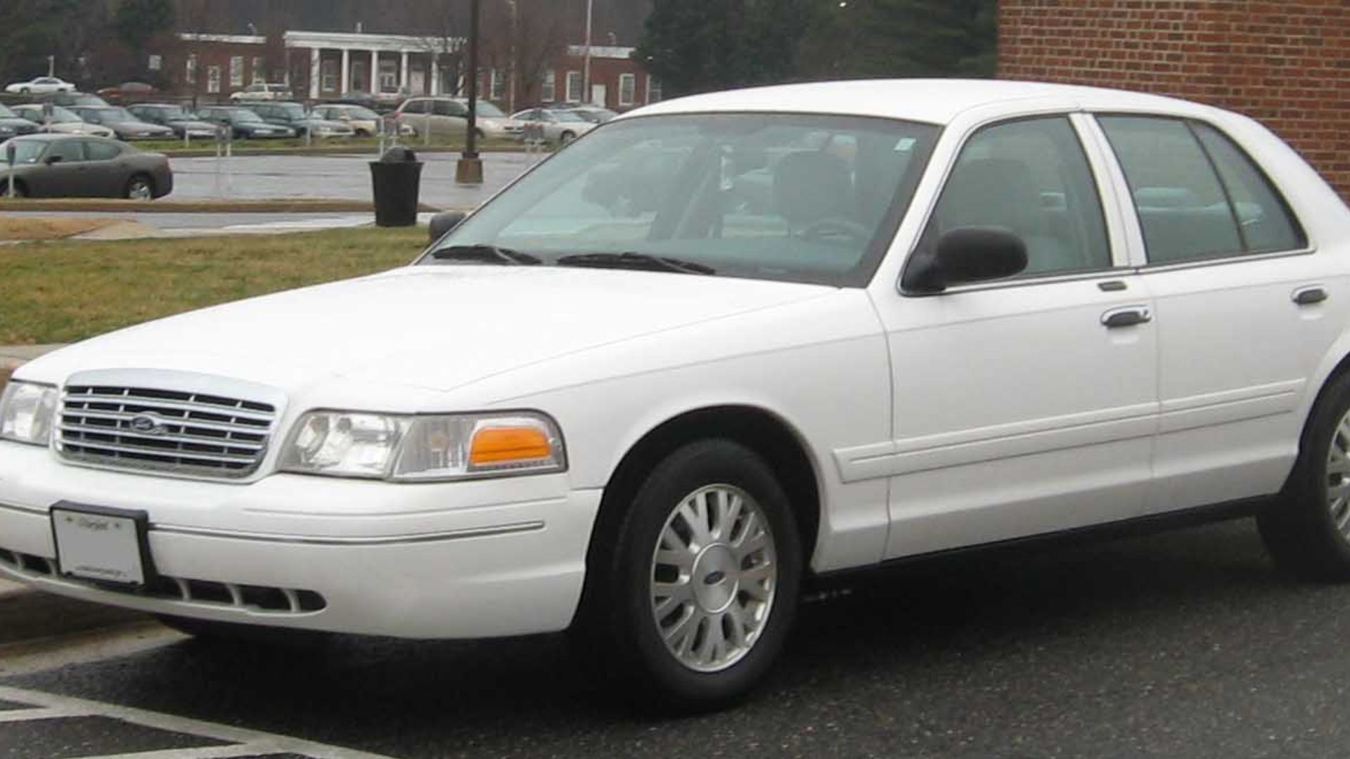 File:2003-2007 Ford Crown Victoria.jpg