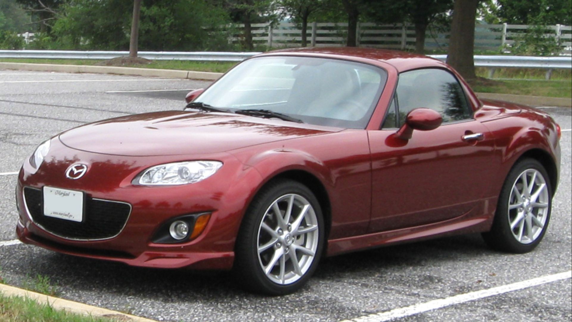 File:2009 Mazda MX-5 Miata -- 08-28-2009.jpg