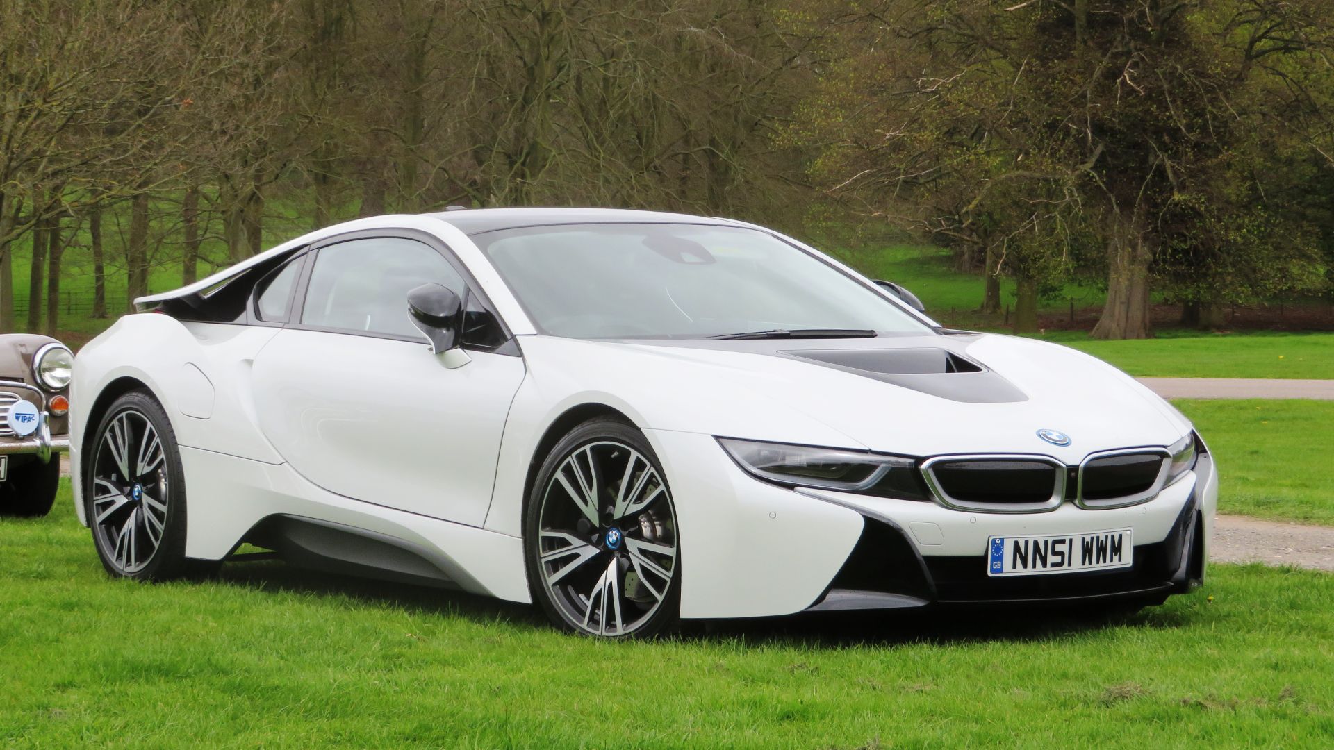 File:BMW i8 registered September 2016 1499cc.jpg