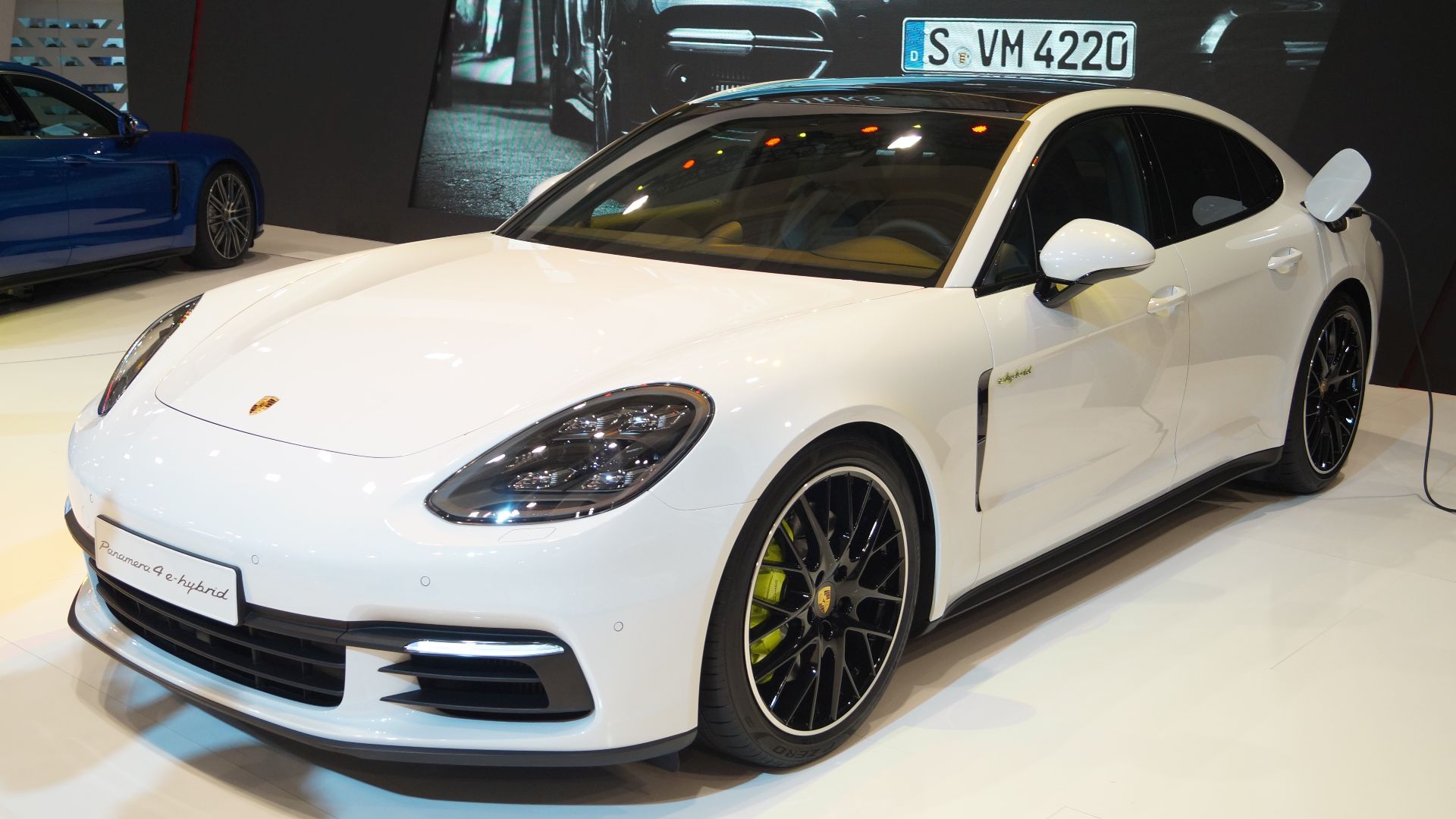 File:Porsche Panamera 4 E-Hybrid (MSP17).jpg