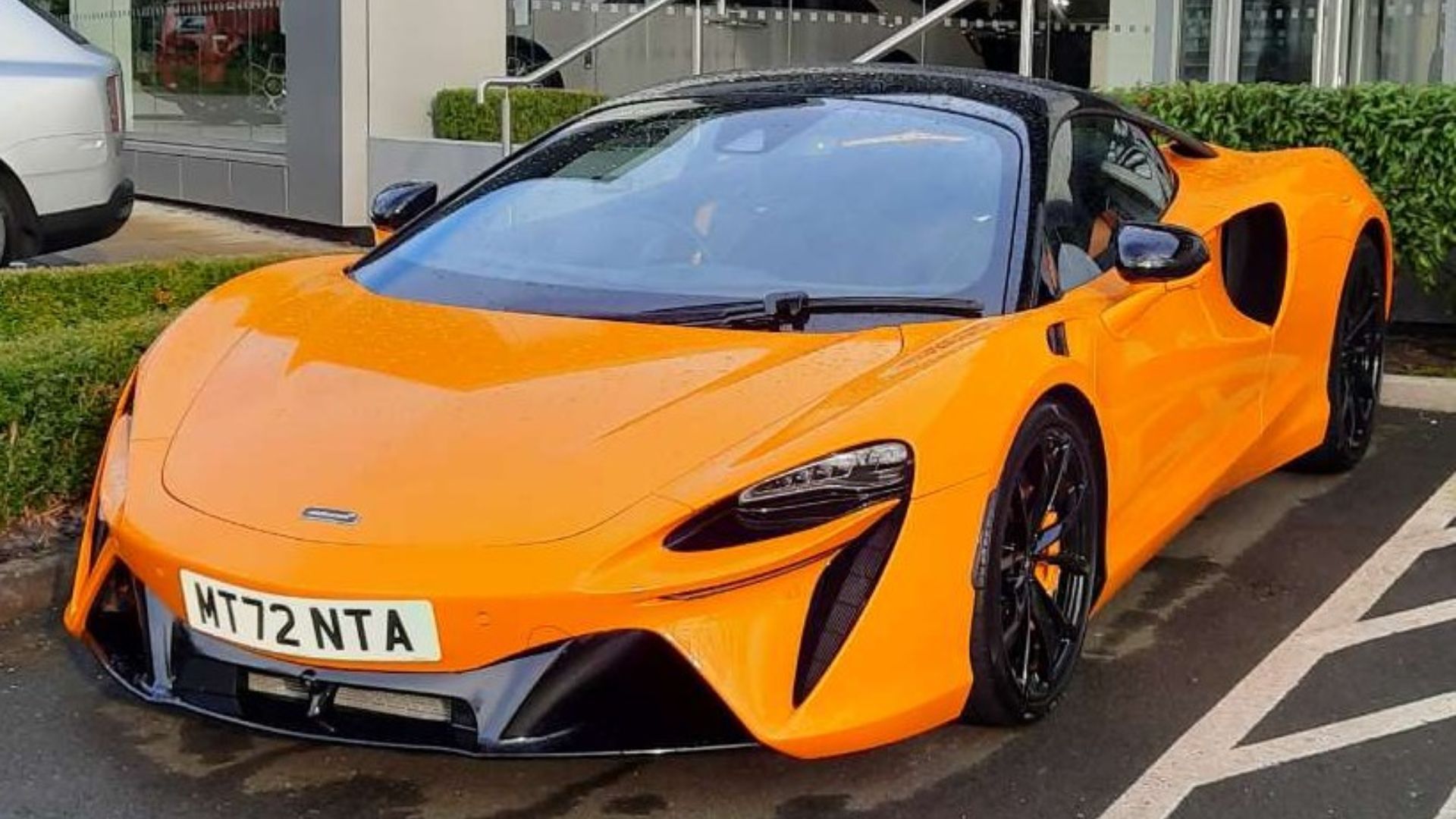 File:2022 McLaren Artura 1.jpg