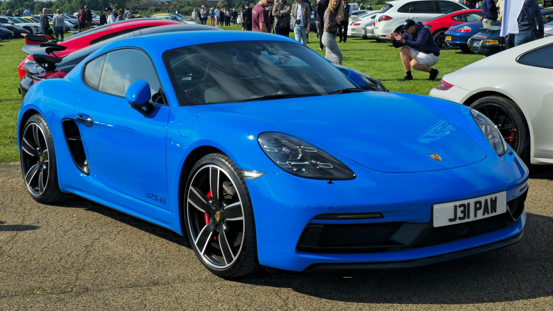 File:2022 Porsche 718 Cayman GTS (24806).jpg