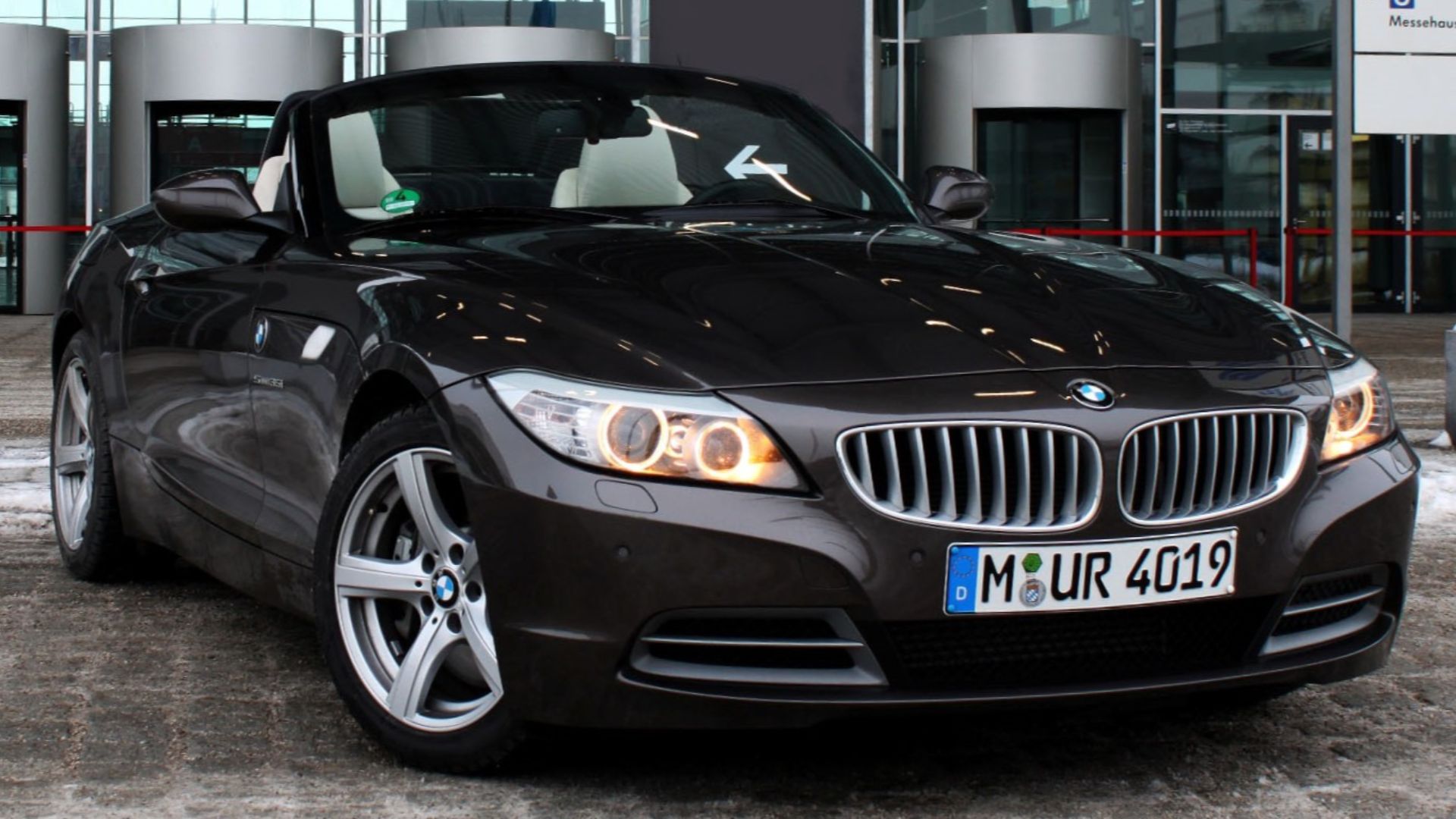File:BMW Z4 E89 35i iDrive offen.jpg