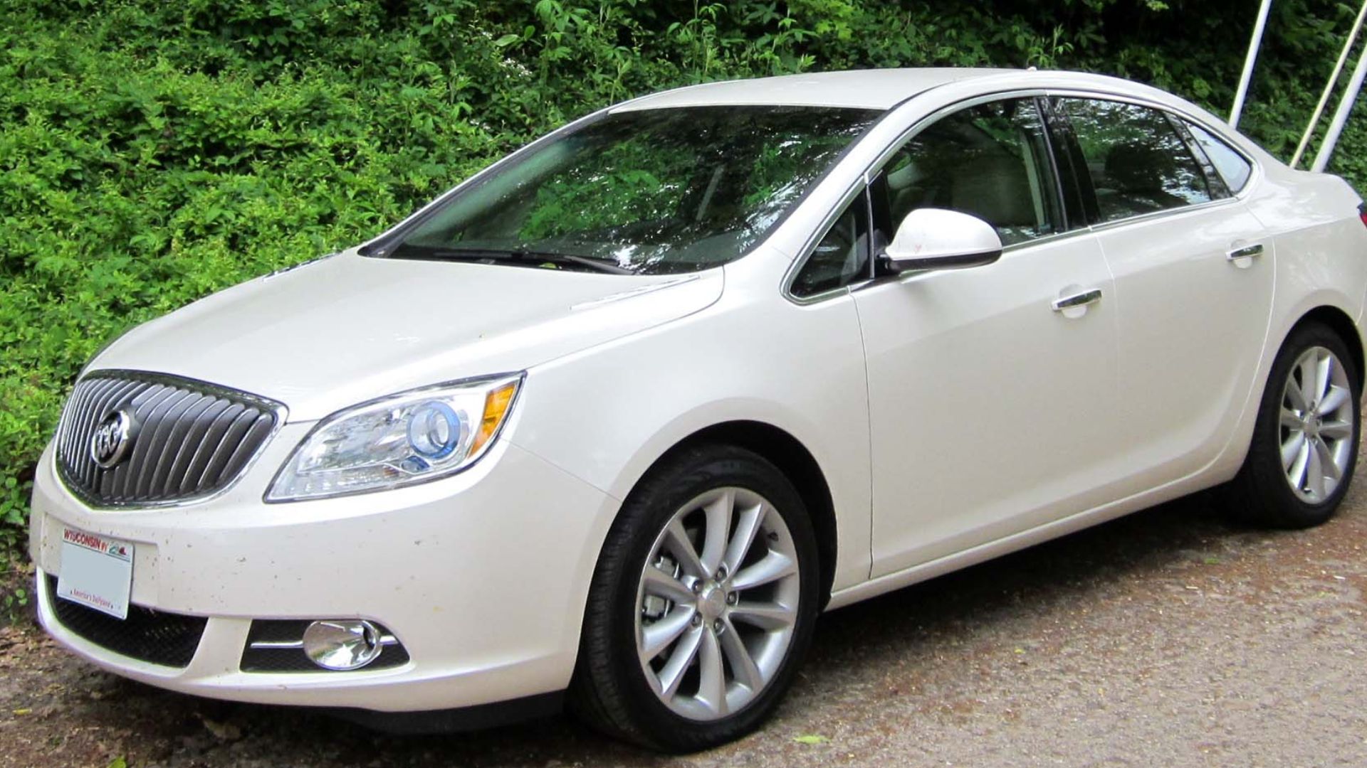 File:2012 Buick Verano -- 04-30-2012.JPG
