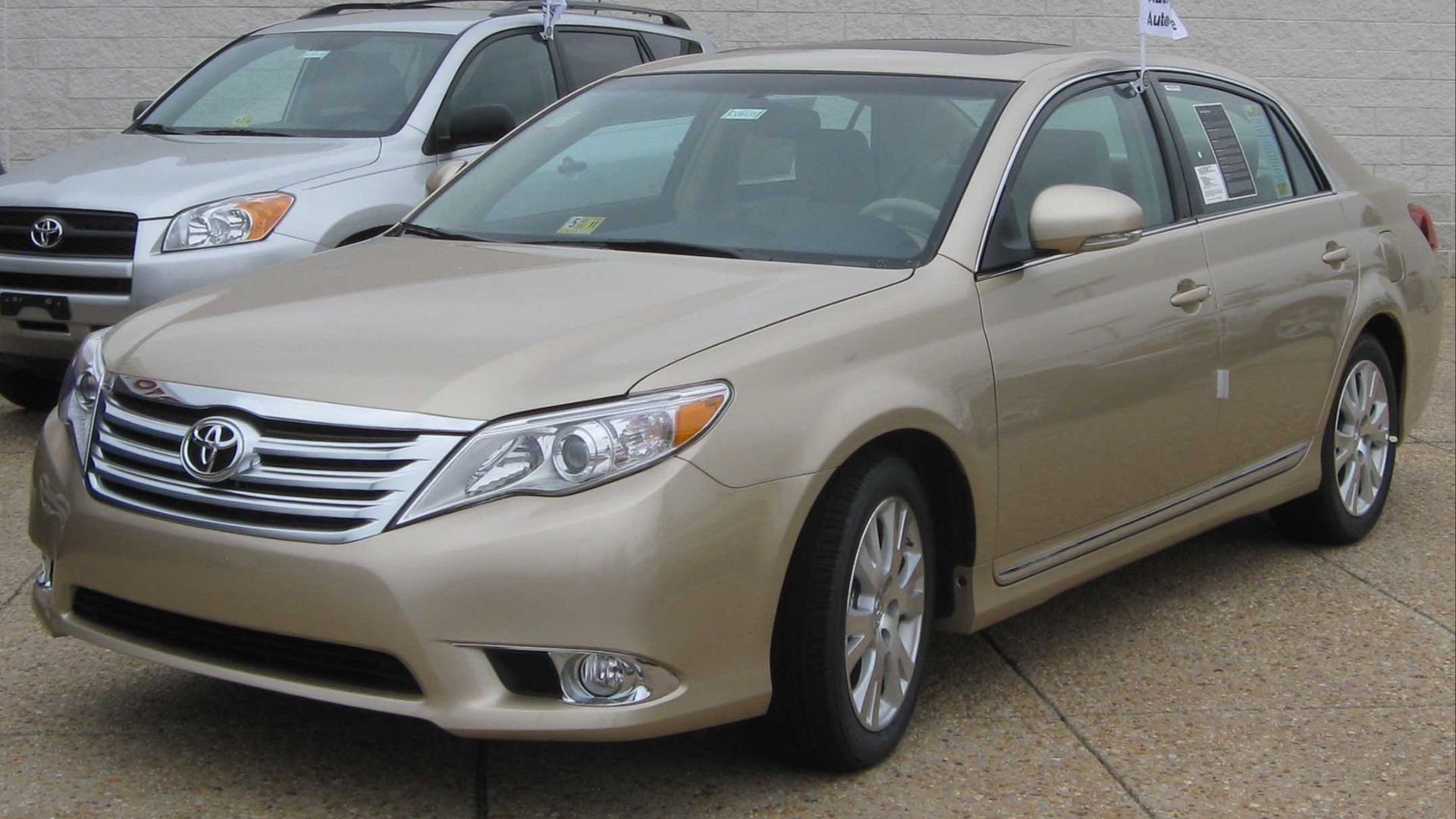 File:2011 Toyota Avalon -- 06-16-2010.jpg