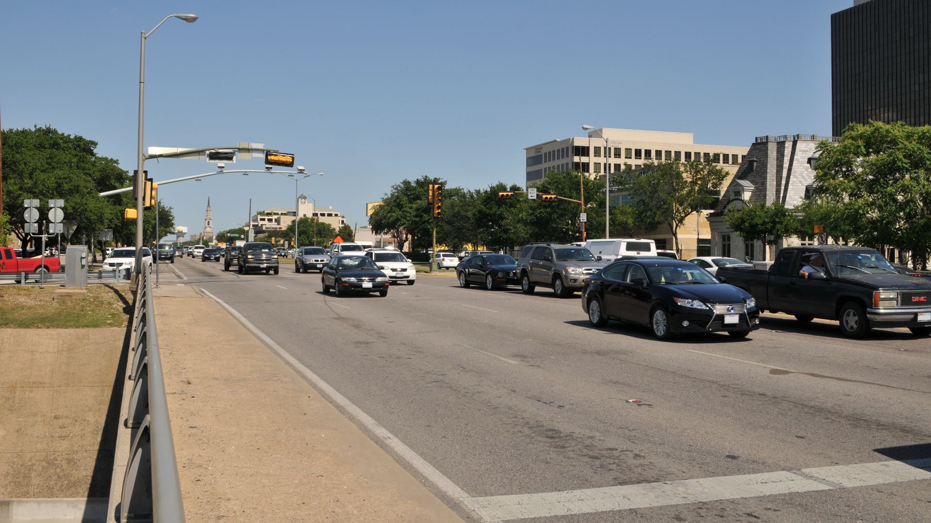 File:Texas State Highway Loop 12 Northwest Highway at Dallas North Tollway toward Hathaway St - 4526 - jpfagerback 2013-05-07.jpg