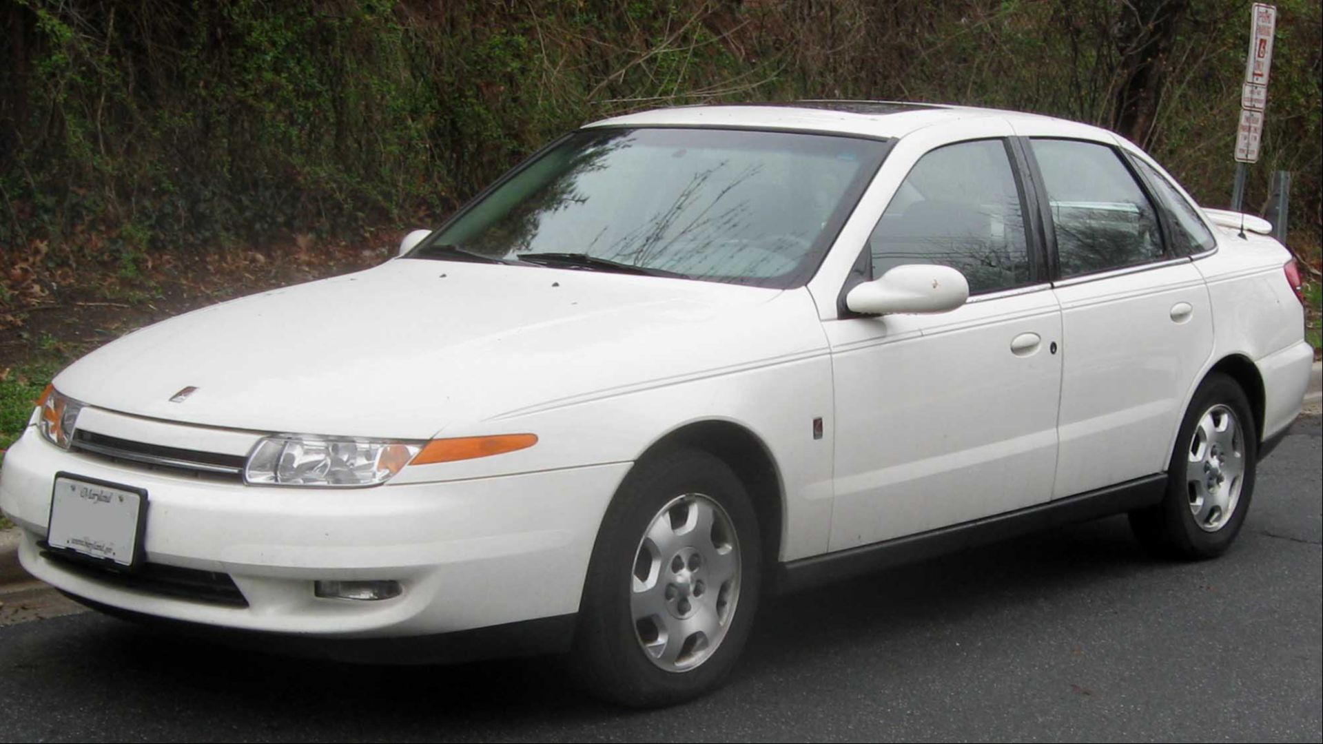 File:00-02 Saturn L-Series sedan.jpg