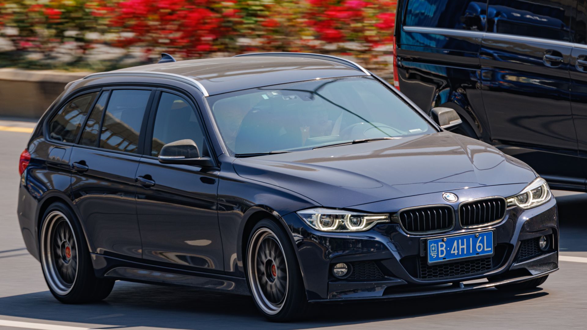 File:BMW 3 SERIES TOURING (F30) China.jpg