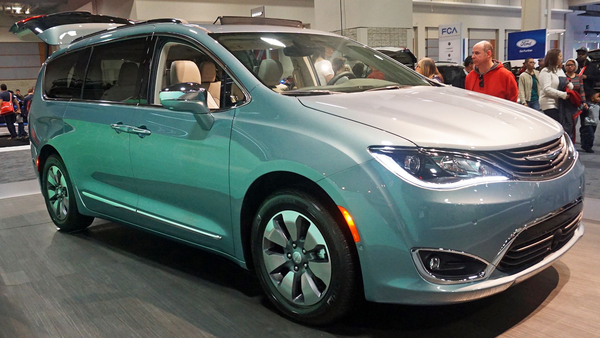 File:Chrysler Pacifica Hybrid WAS 2017 1663.jpg