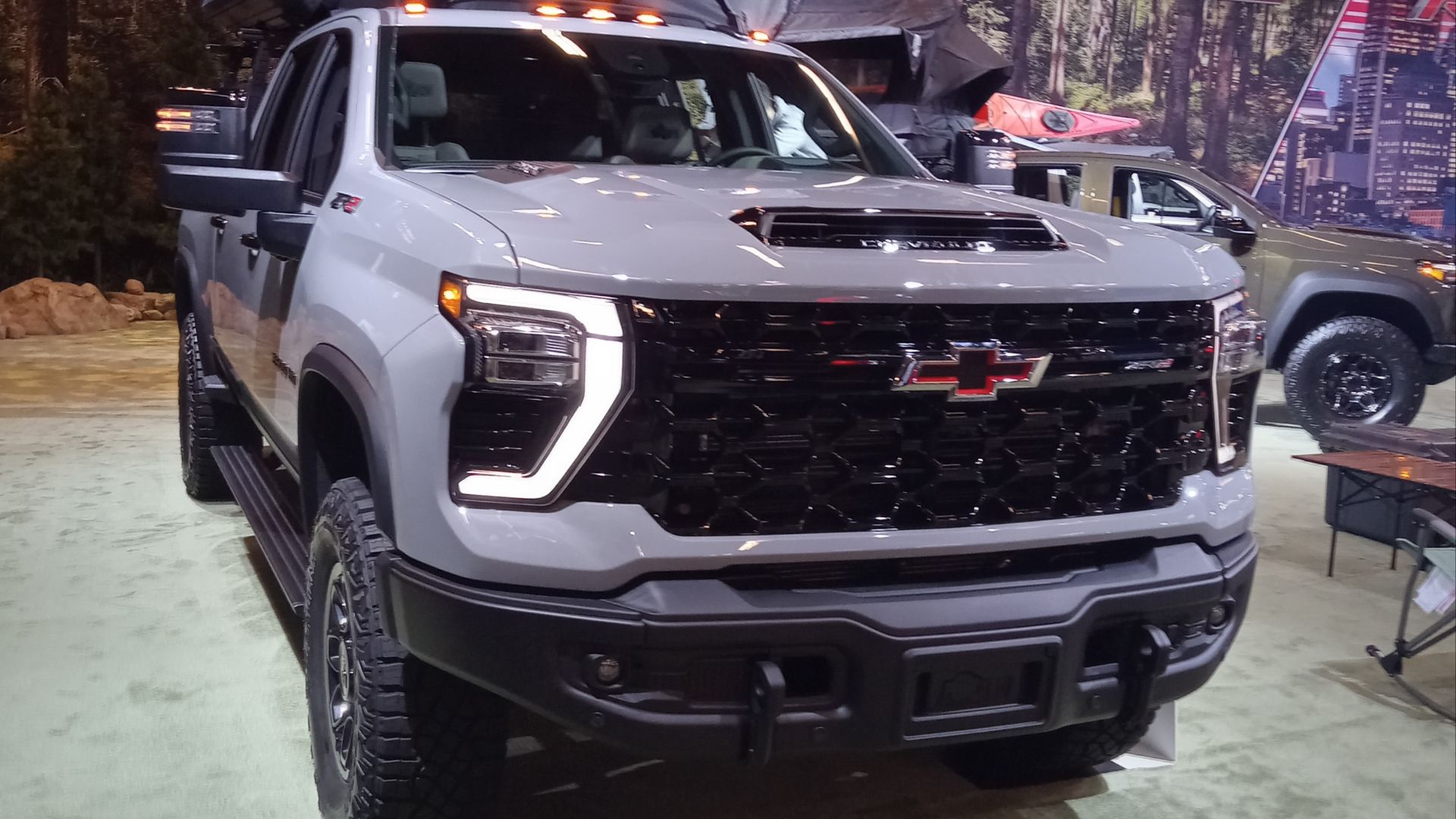 File:2025 Chevrolet Silverado ZR2 au SIAM 2025.jpg