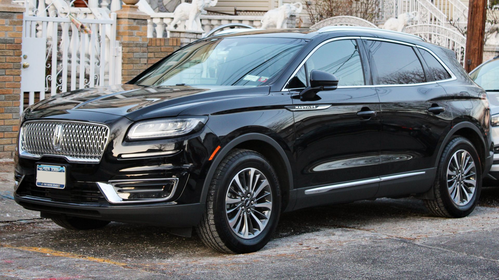 File:2019 Lincoln Nautilus 'Select', front 12.22.19.jpg