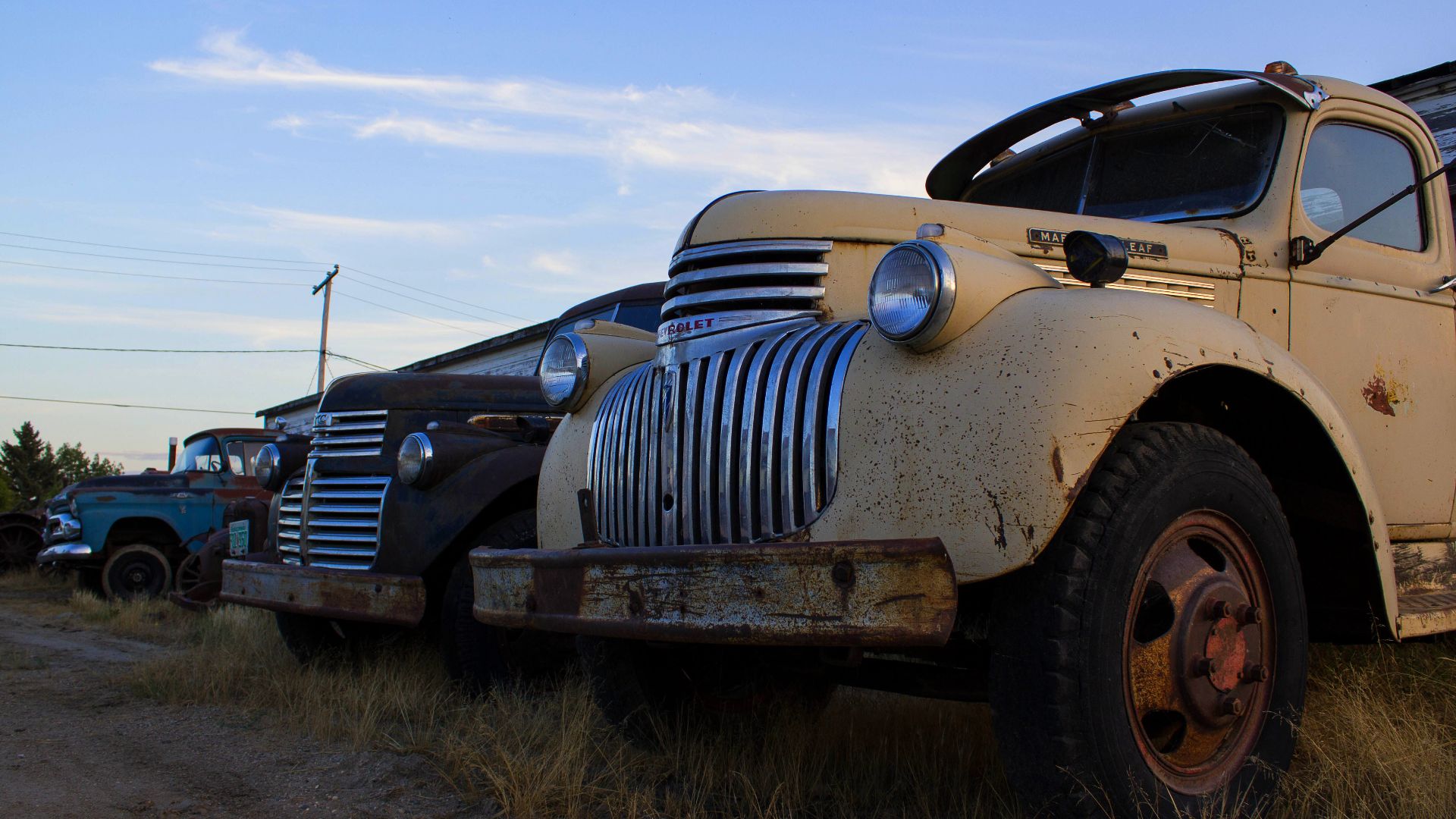 File:Old Car Graveyard (10246114393).jpg