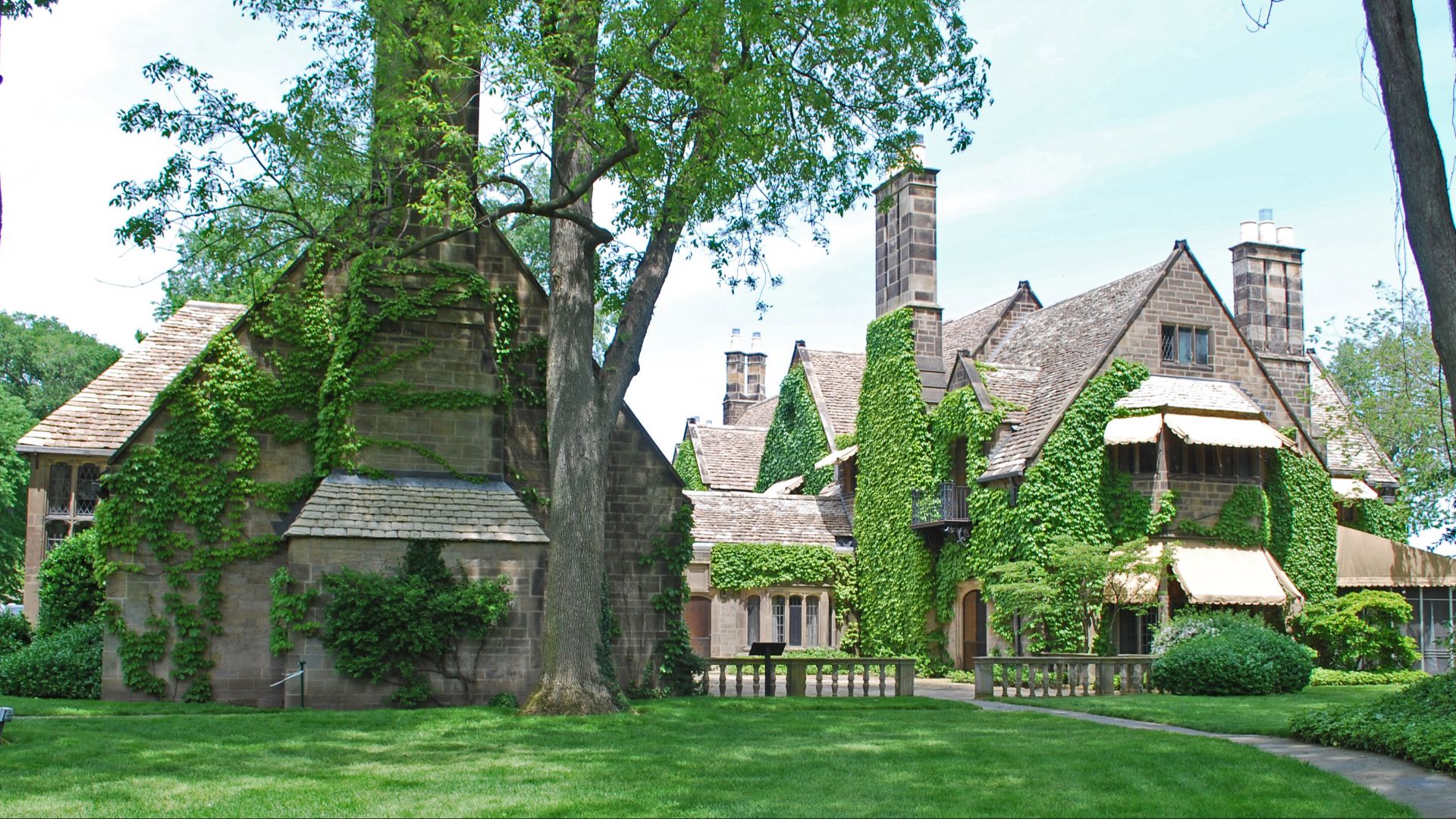File:EdselFordHouseSide.jpg