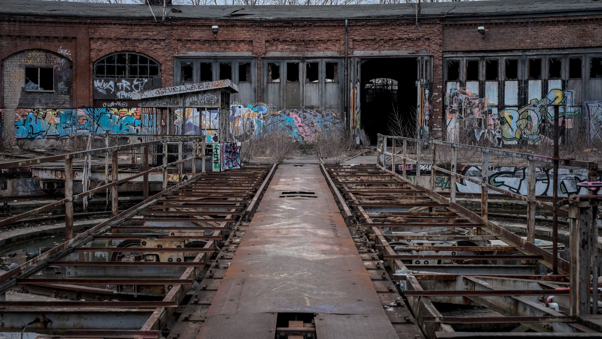 File:Abandoned City Buildings (Unsplash).jpg