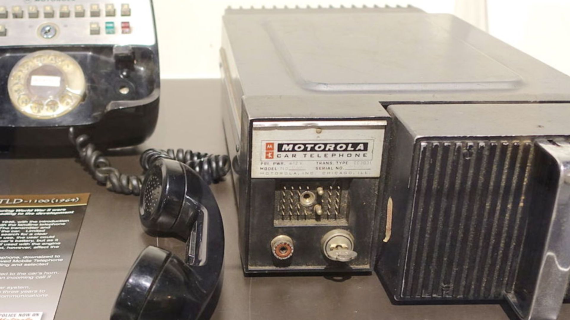 File:Motorola Carphone Model TLD-1100, 1964, view 1 - National Electronics Museum - DSC00184.JPG