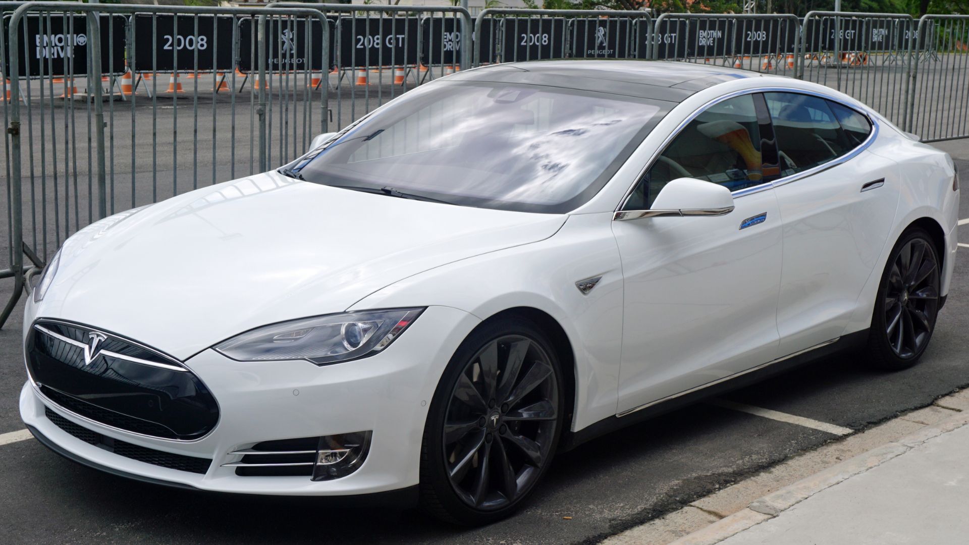 File:Tesla Model S SAO 2016 9184.jpg