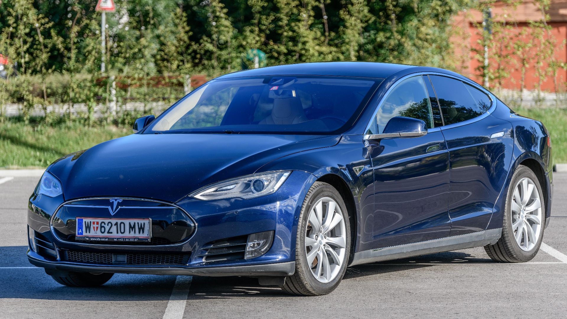 File:20180630 Tesla Model S 70D 2015 midnight blue left front.jpg