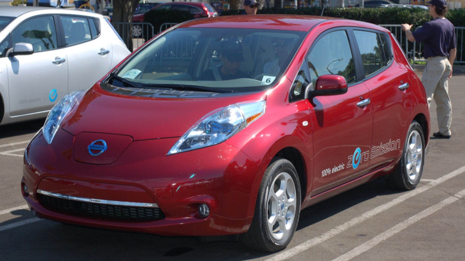 File:Nissan Leaf Drive Electric Tour Red 2010.jpg
