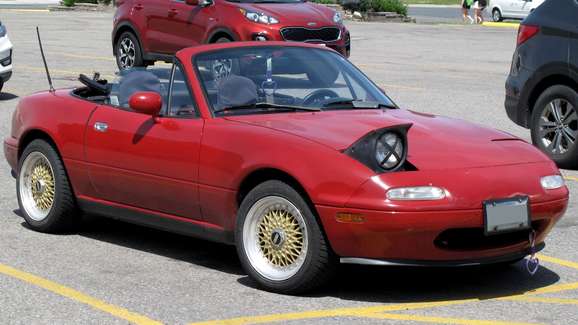 File:1990 Mazda MX-5 Miata in Classic Red, Front Right, 06-25-2022.jpg