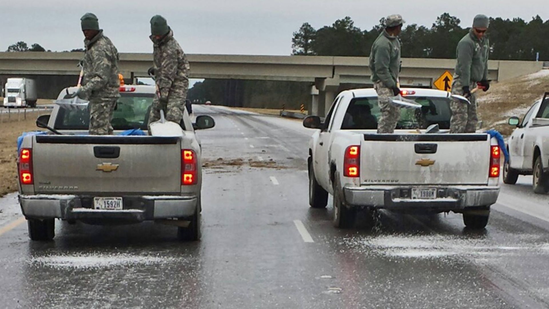 File:Louisiana National Guard Highway Salting Jan 29 2014.jpg
