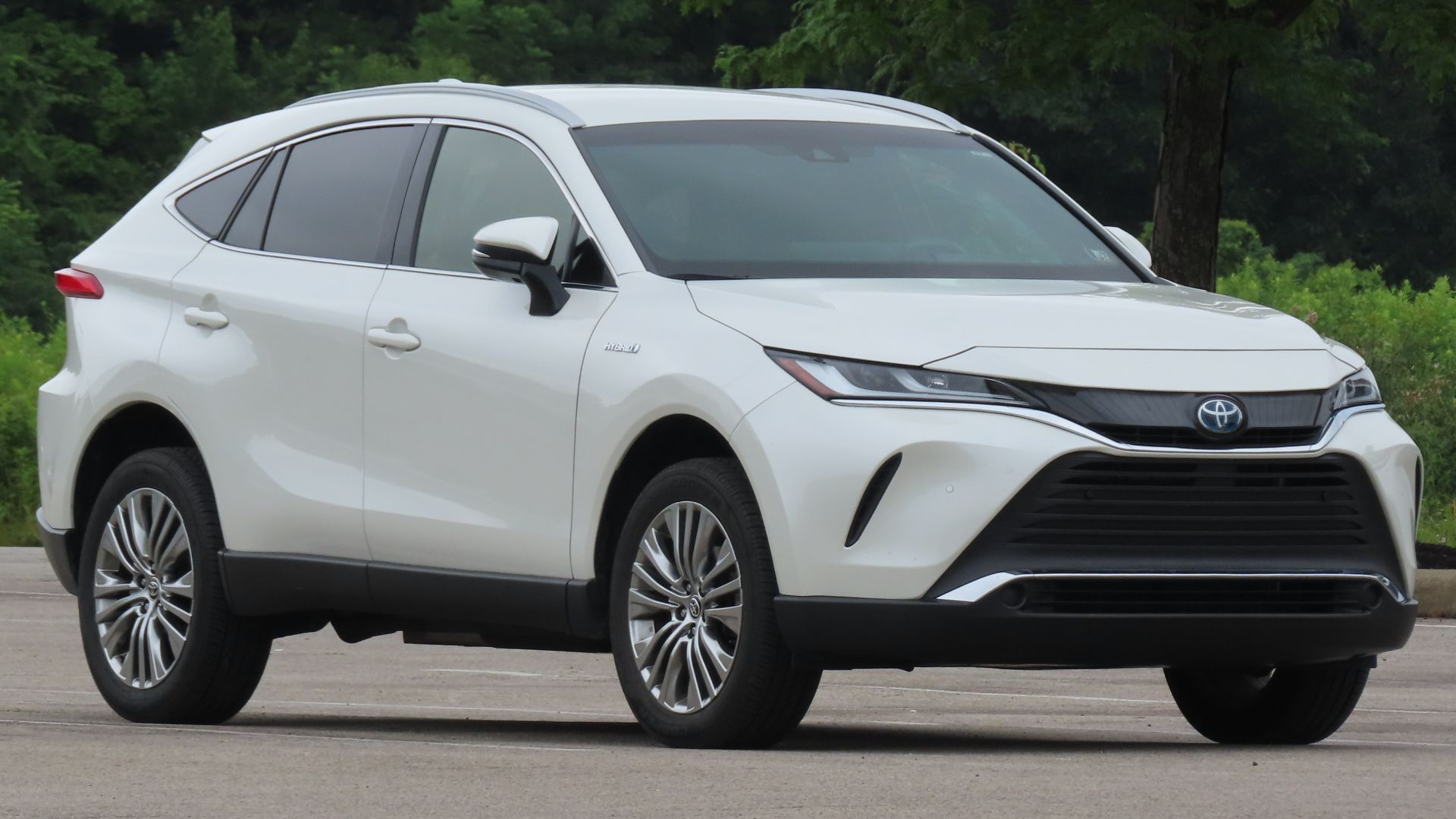 File:2021 Toyota Venza XLE, front right, 07-05-2024.jpg